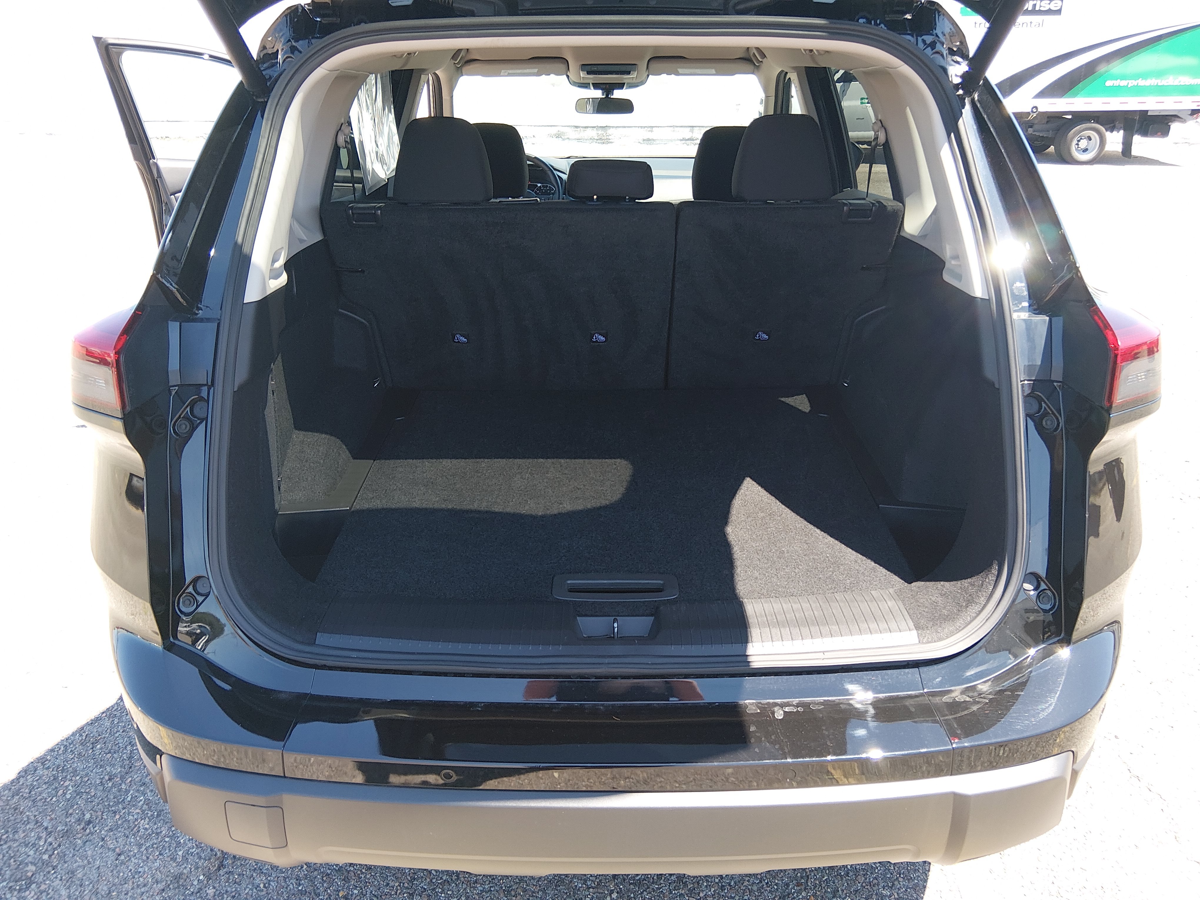 2025 Nissan Rogue SV - Photo 11