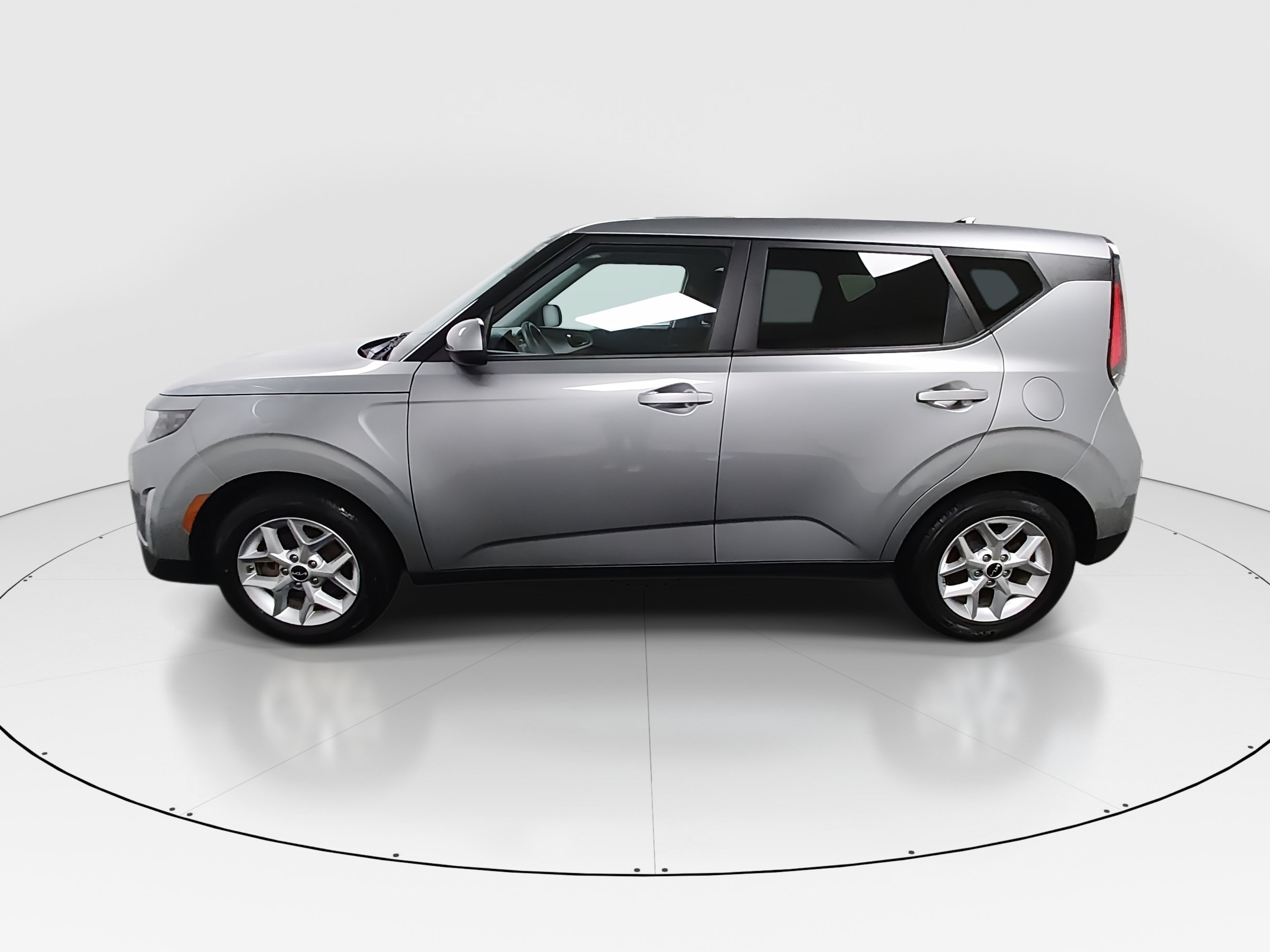 2024 Kia Soul LX - Photo 4