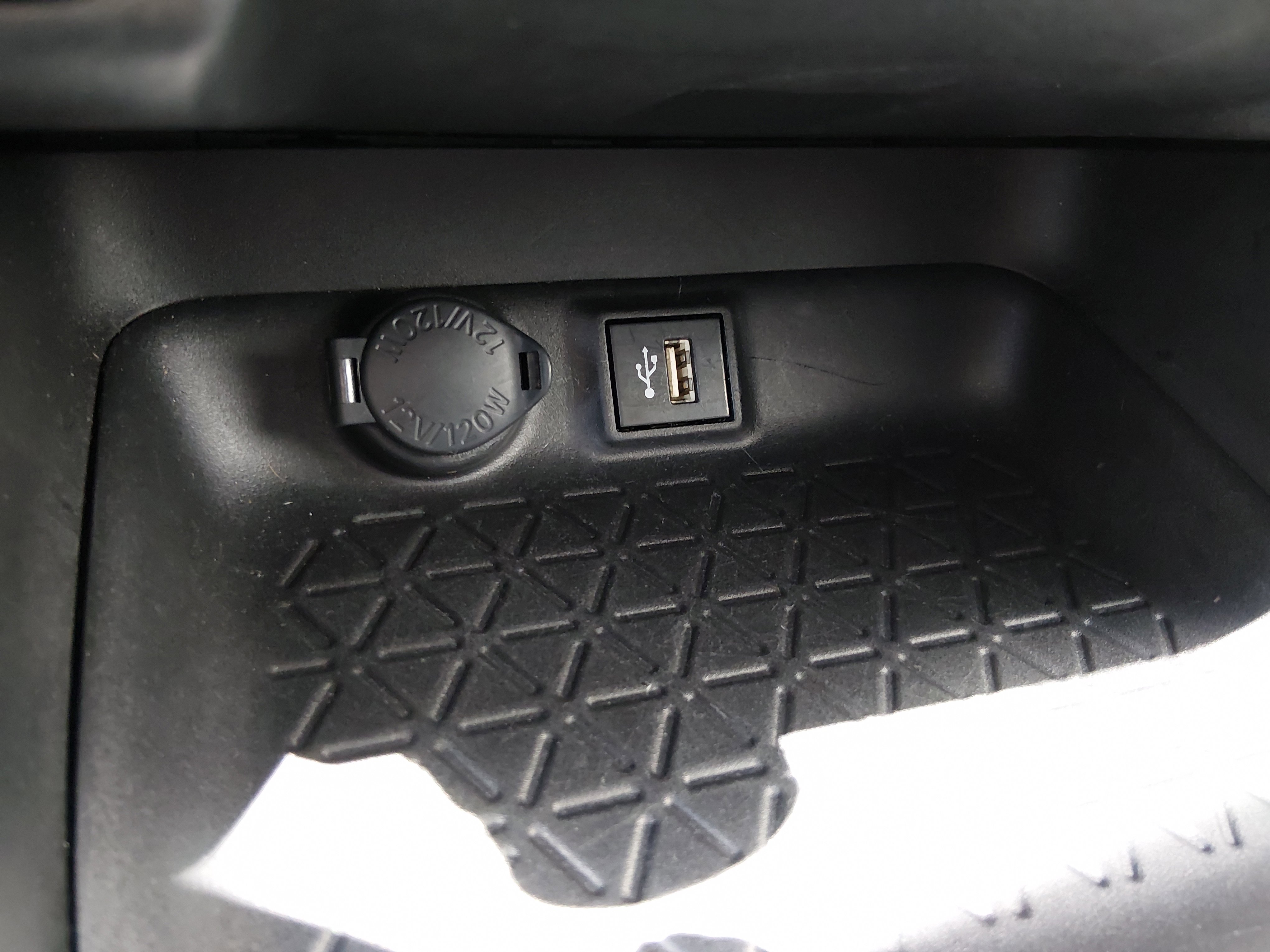 2023 Toyota RAV4 XLE - Photo 16