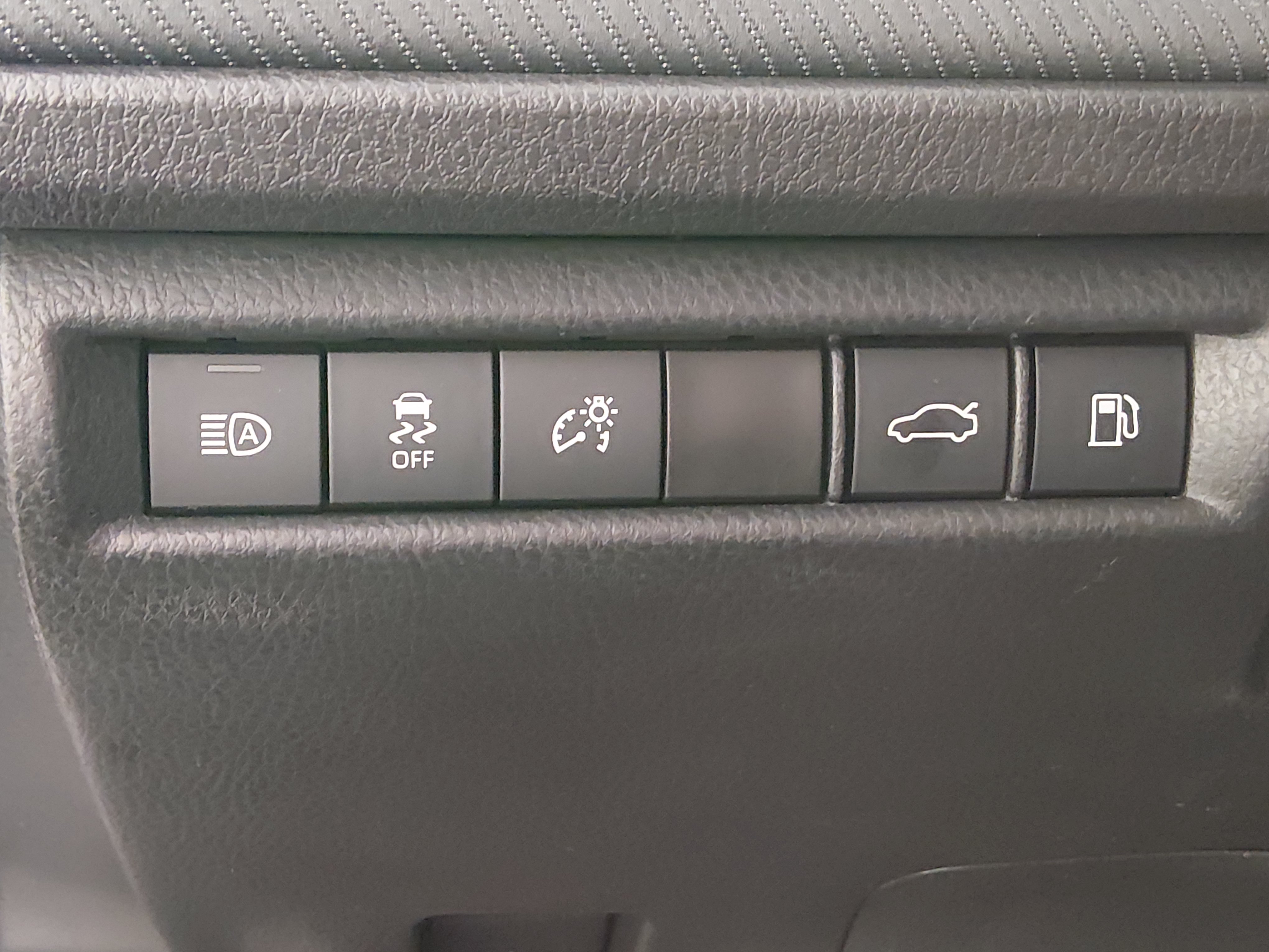 2025 Toyota Camry SE - Photo 13