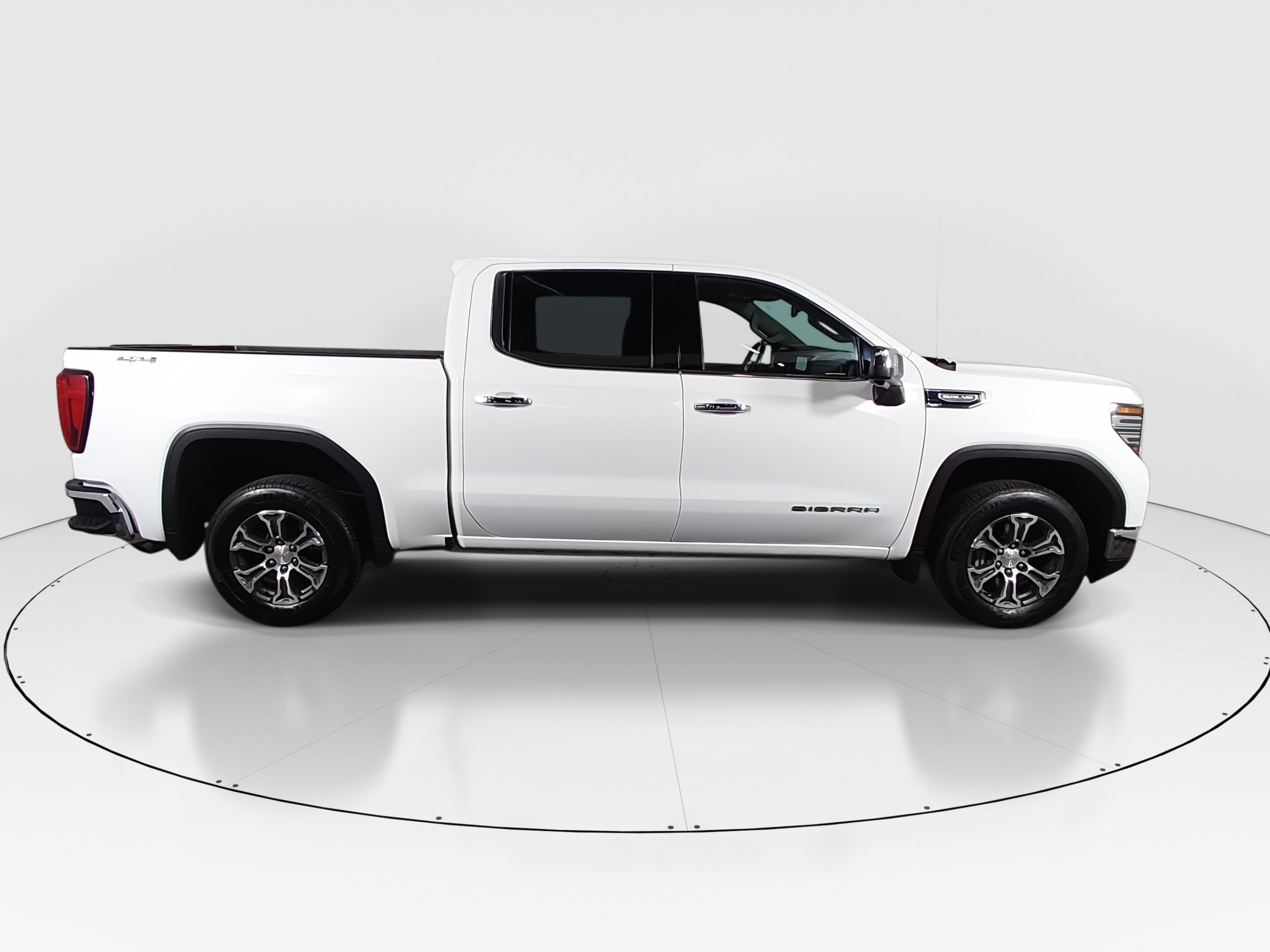 2024 GMC Sierra 1500 SLT - Photo 8