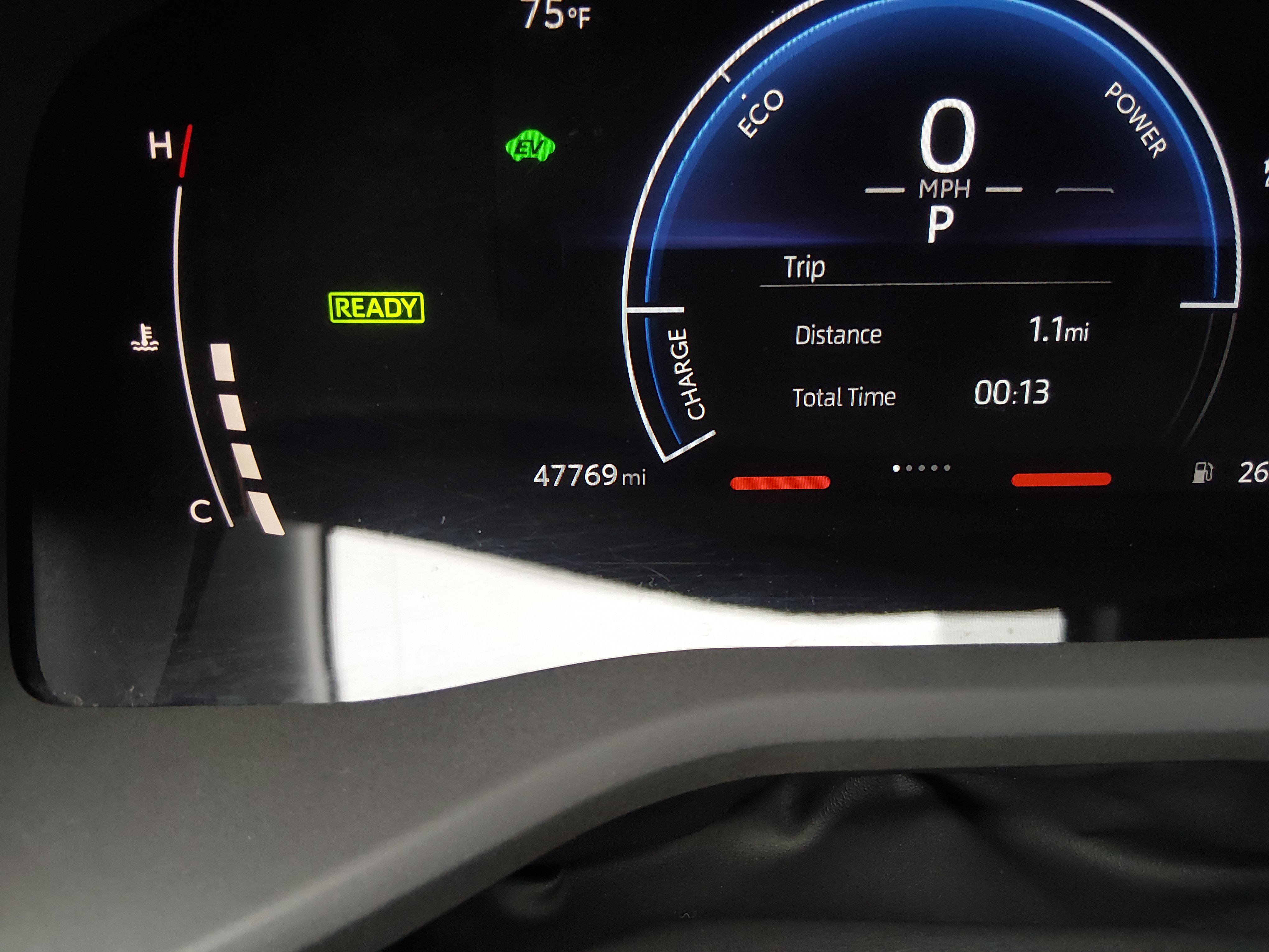 2025 Toyota Camry SE - Photo 14