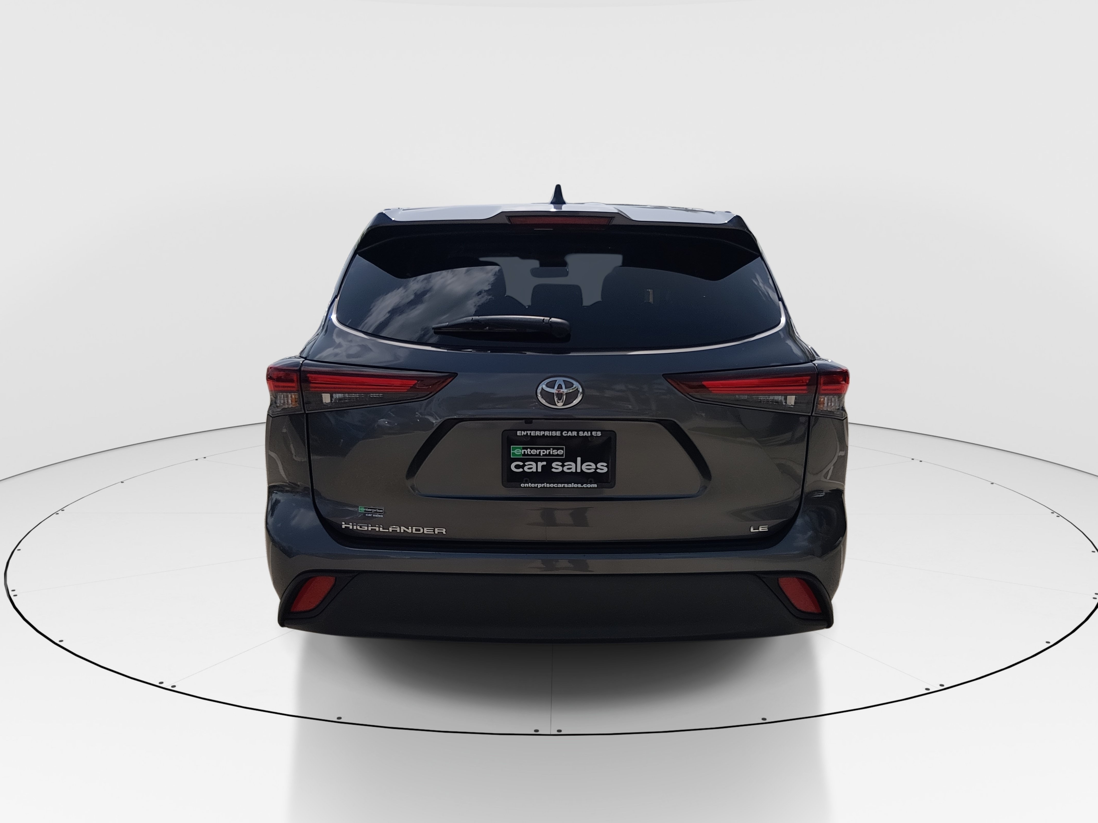 2025 Toyota Highlander LE - Photo 6