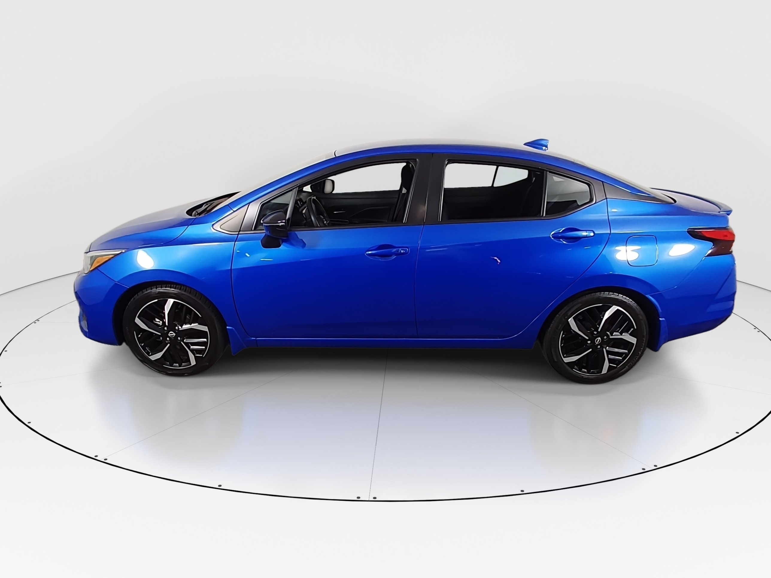 2024 Nissan Versa Sedan SR - Photo 4