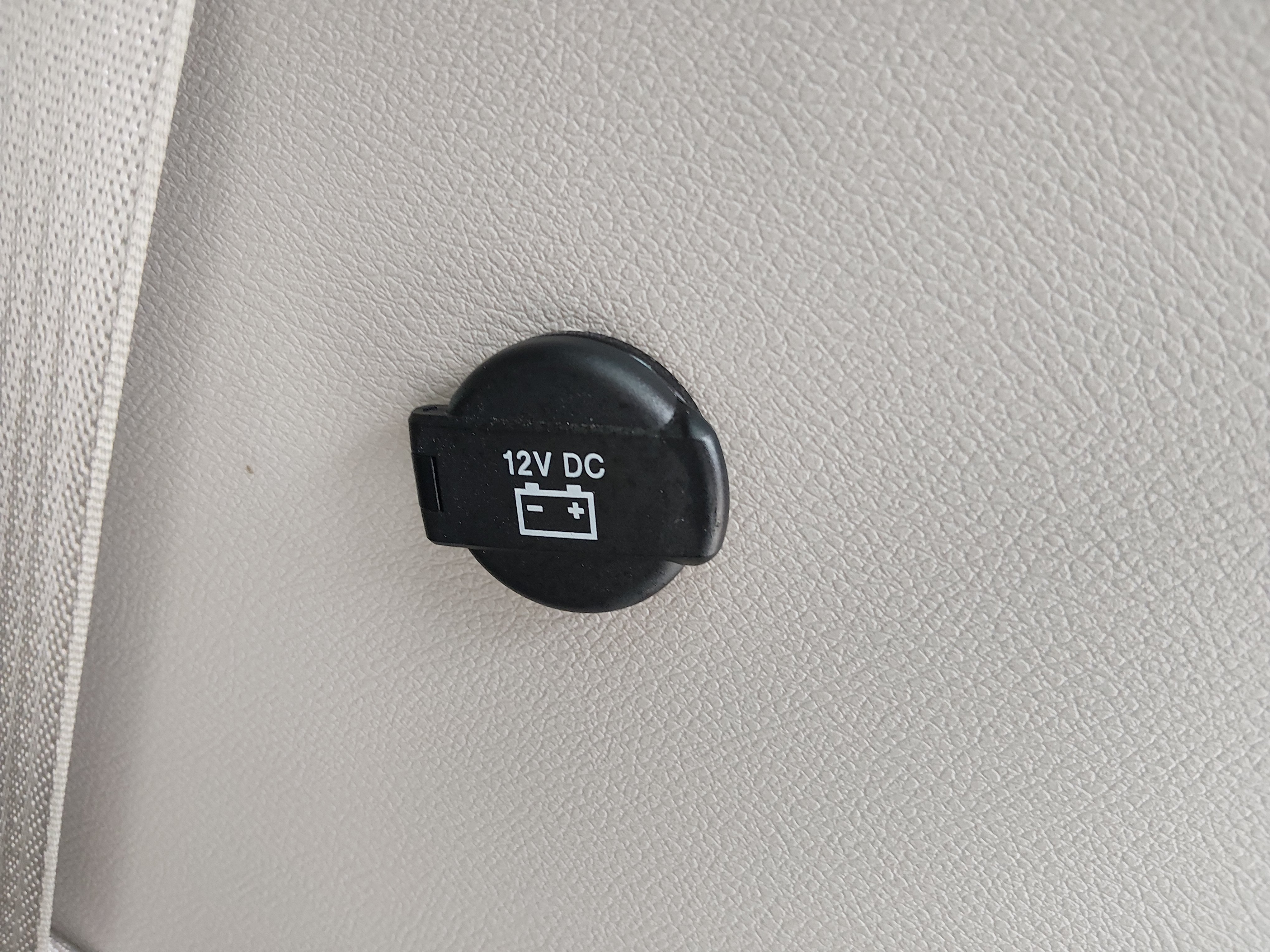 2024 Chrysler Voyager LX - Photo 14