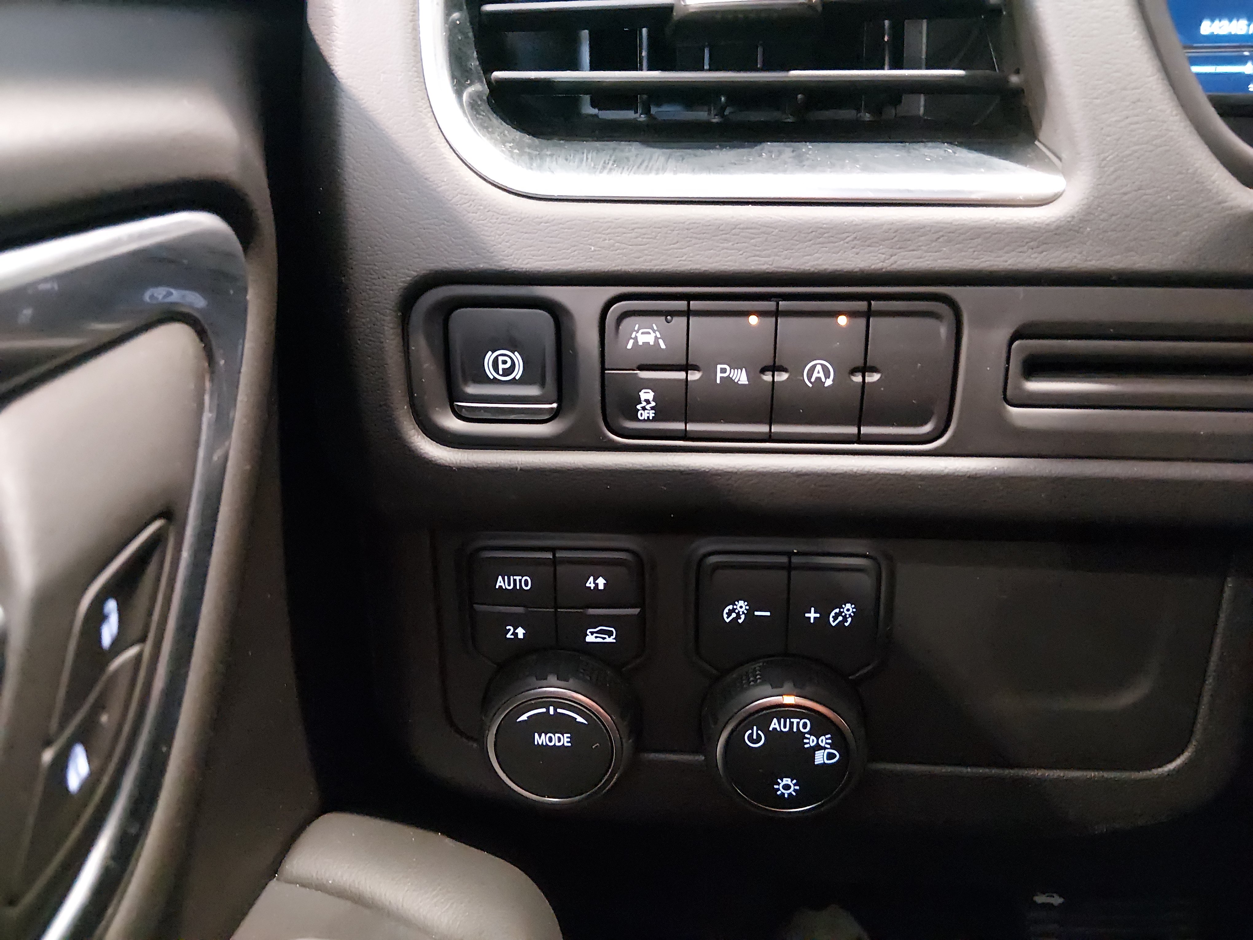 2024 Chevrolet Suburban LT - Photo 13