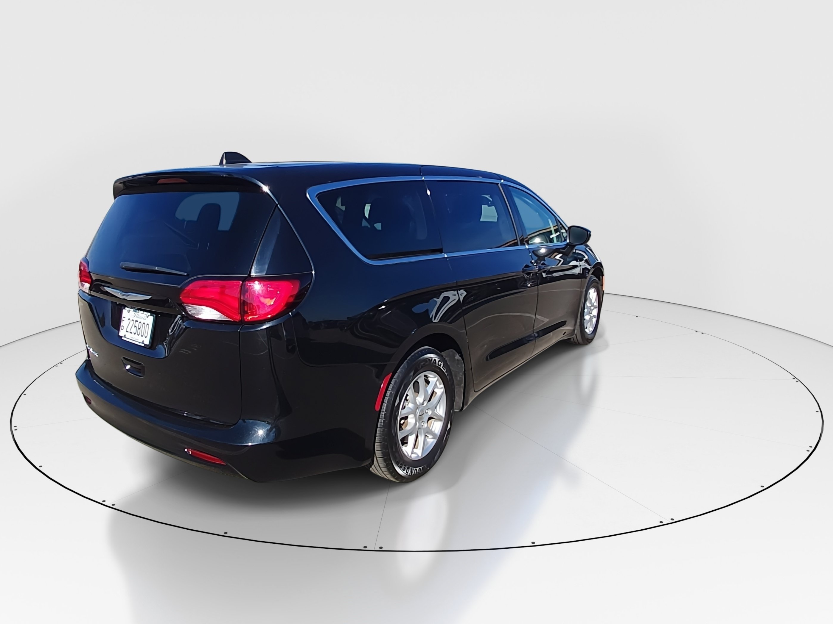 2023 Chrysler Voyager LX - Photo 7