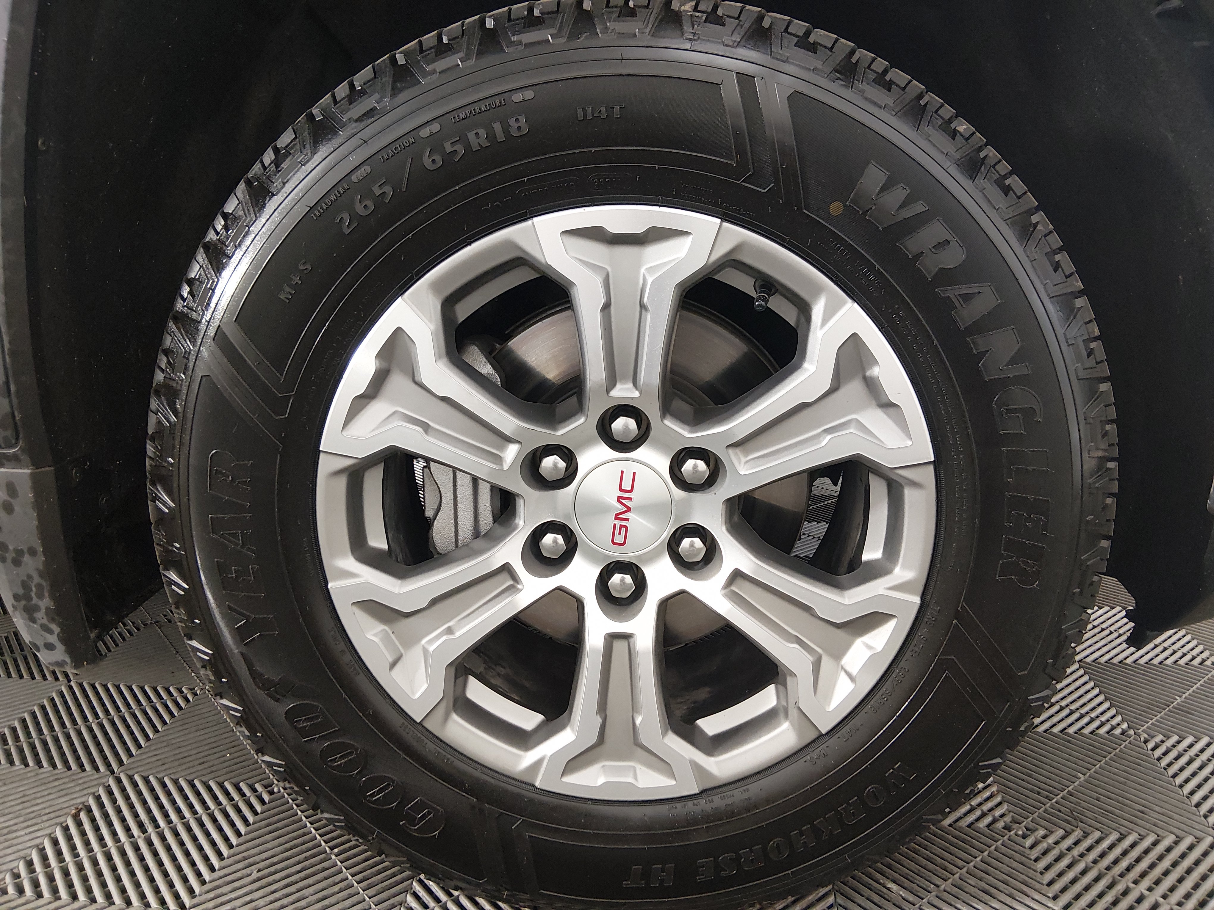 2025 GMC Sierra 1500 SLT - Photo 10
