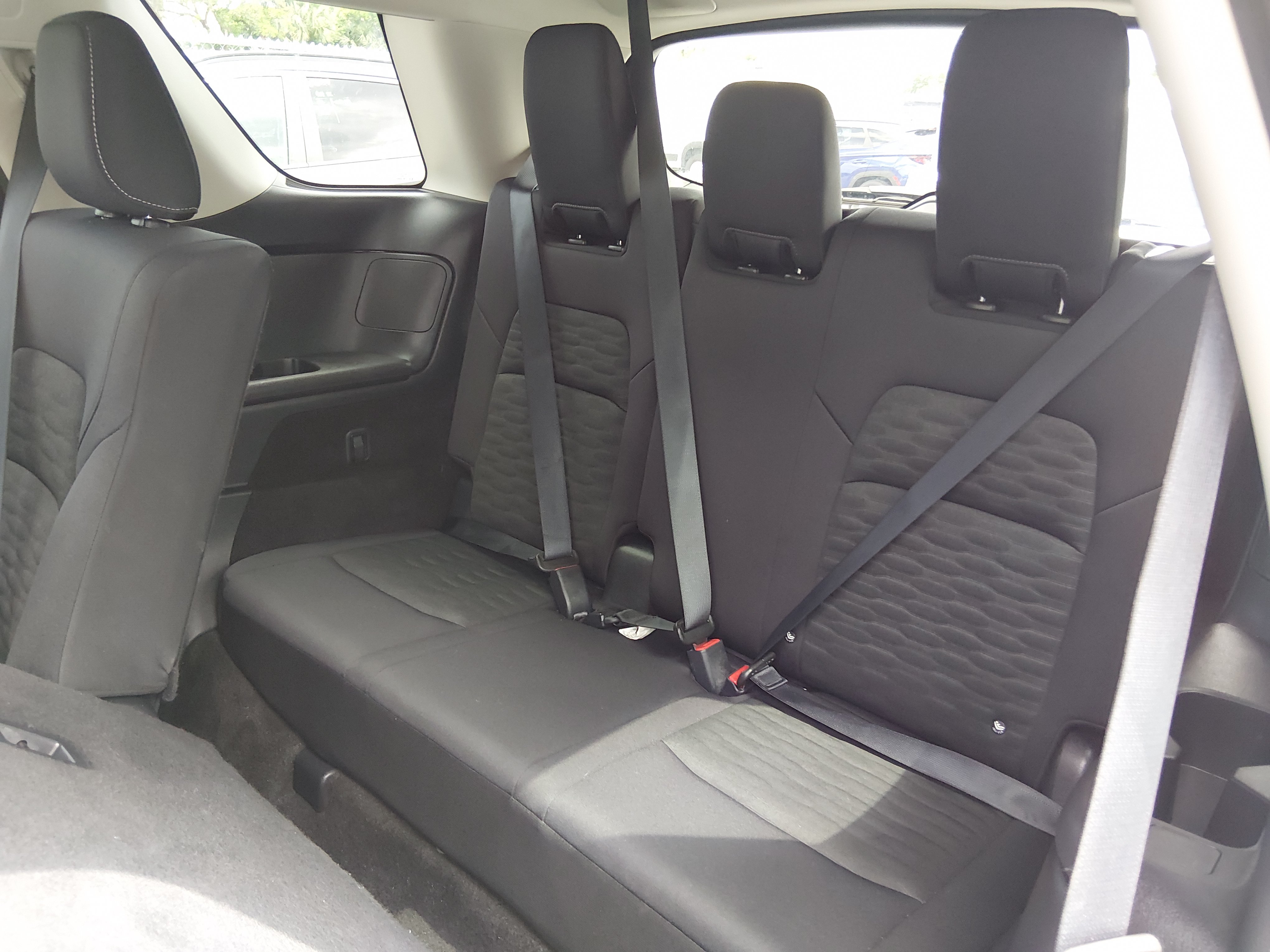 2025 Nissan Pathfinder SV - Photo 17