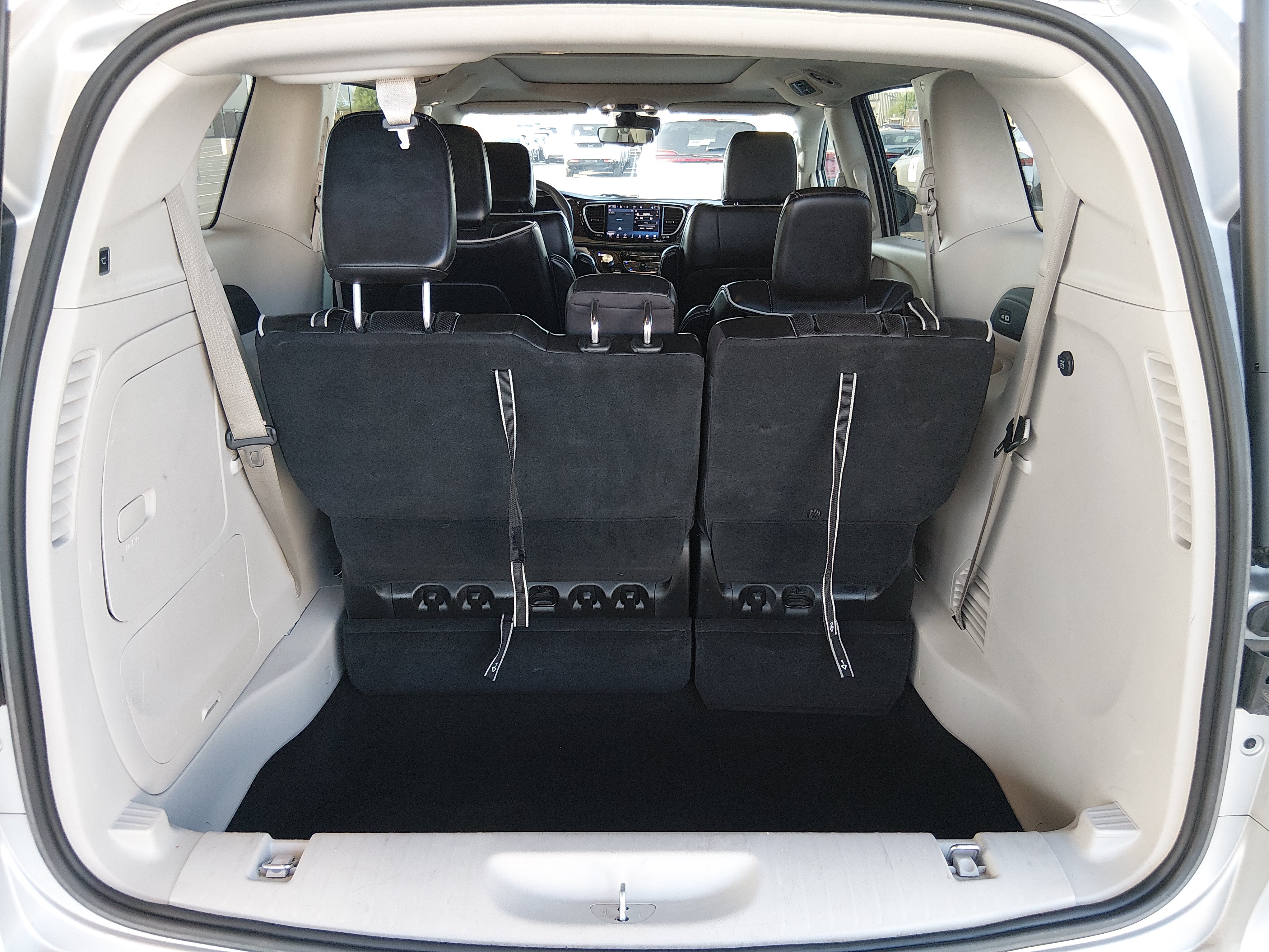 2023 Chrysler Pacifica Hybrid Limited - Photo 11