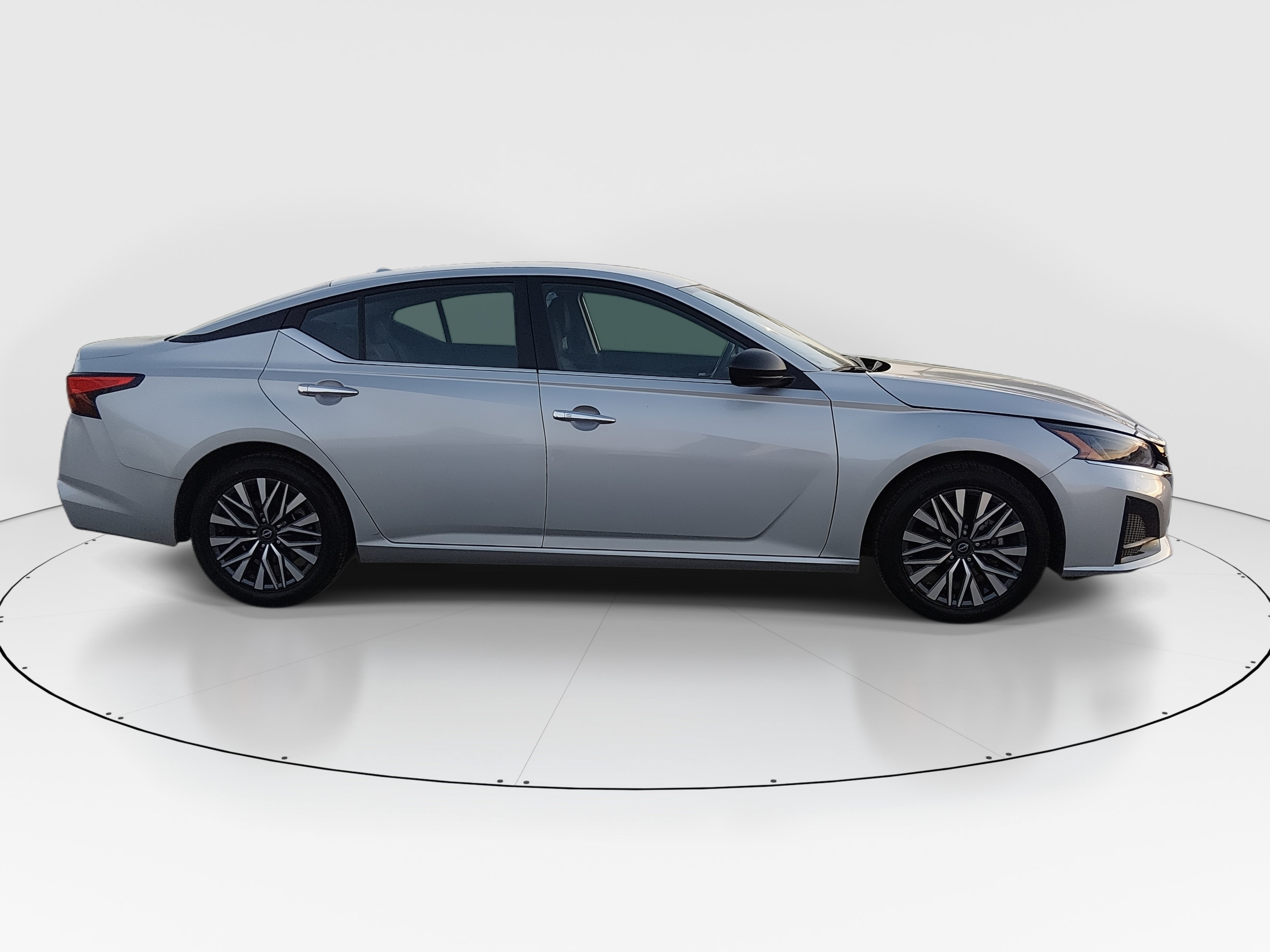 2024 Nissan Altima SV - Photo 8
