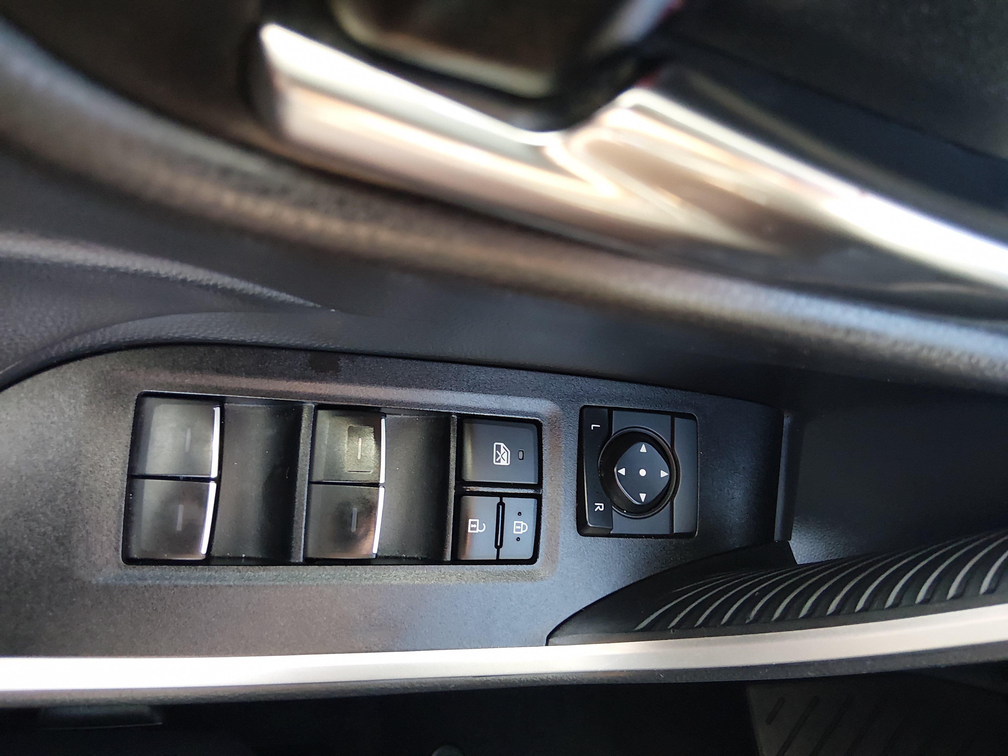 2024 Toyota RAV4 XLE - Photo 13