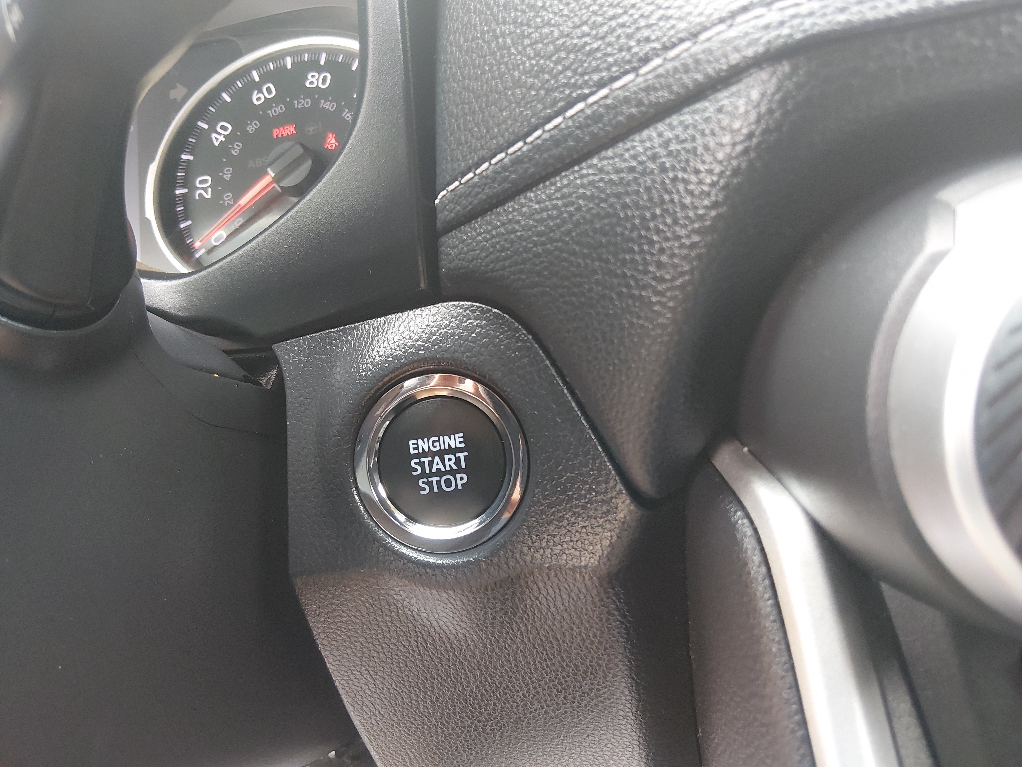 2022 Toyota RAV4 XLE - Photo 18