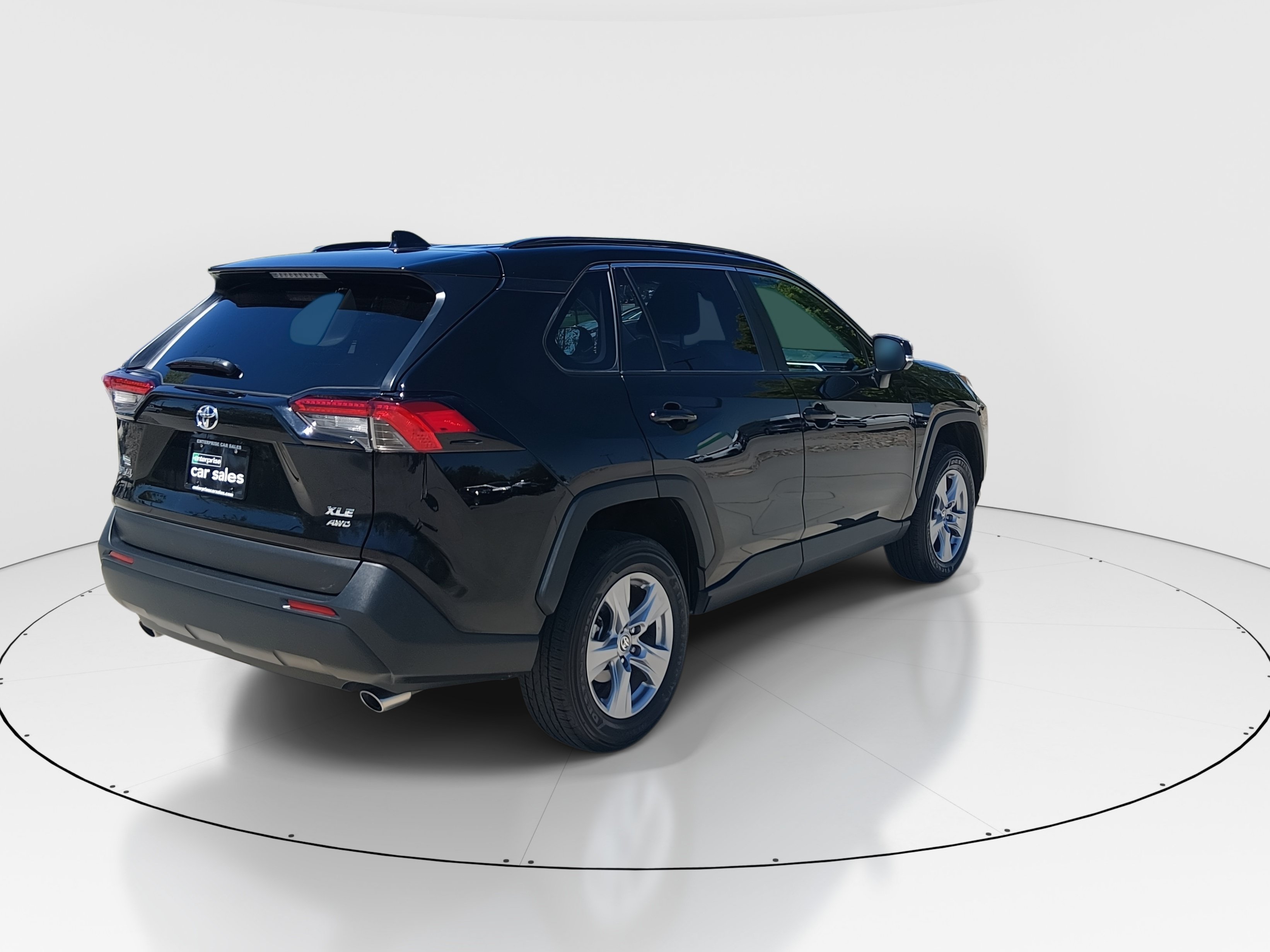 2025 Toyota RAV4 XLE - Photo 7