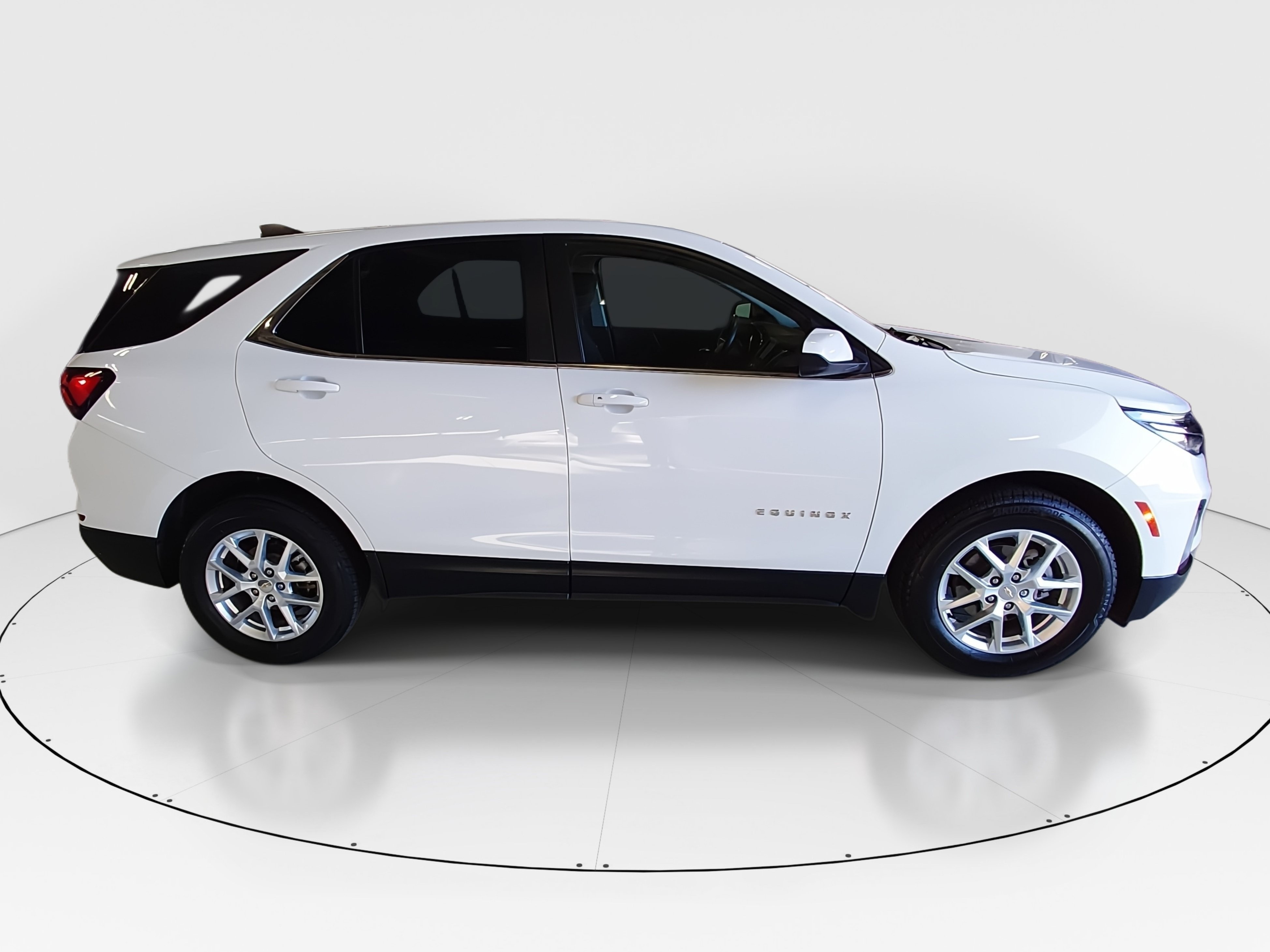 2024 Chevrolet Equinox LT - Photo 8