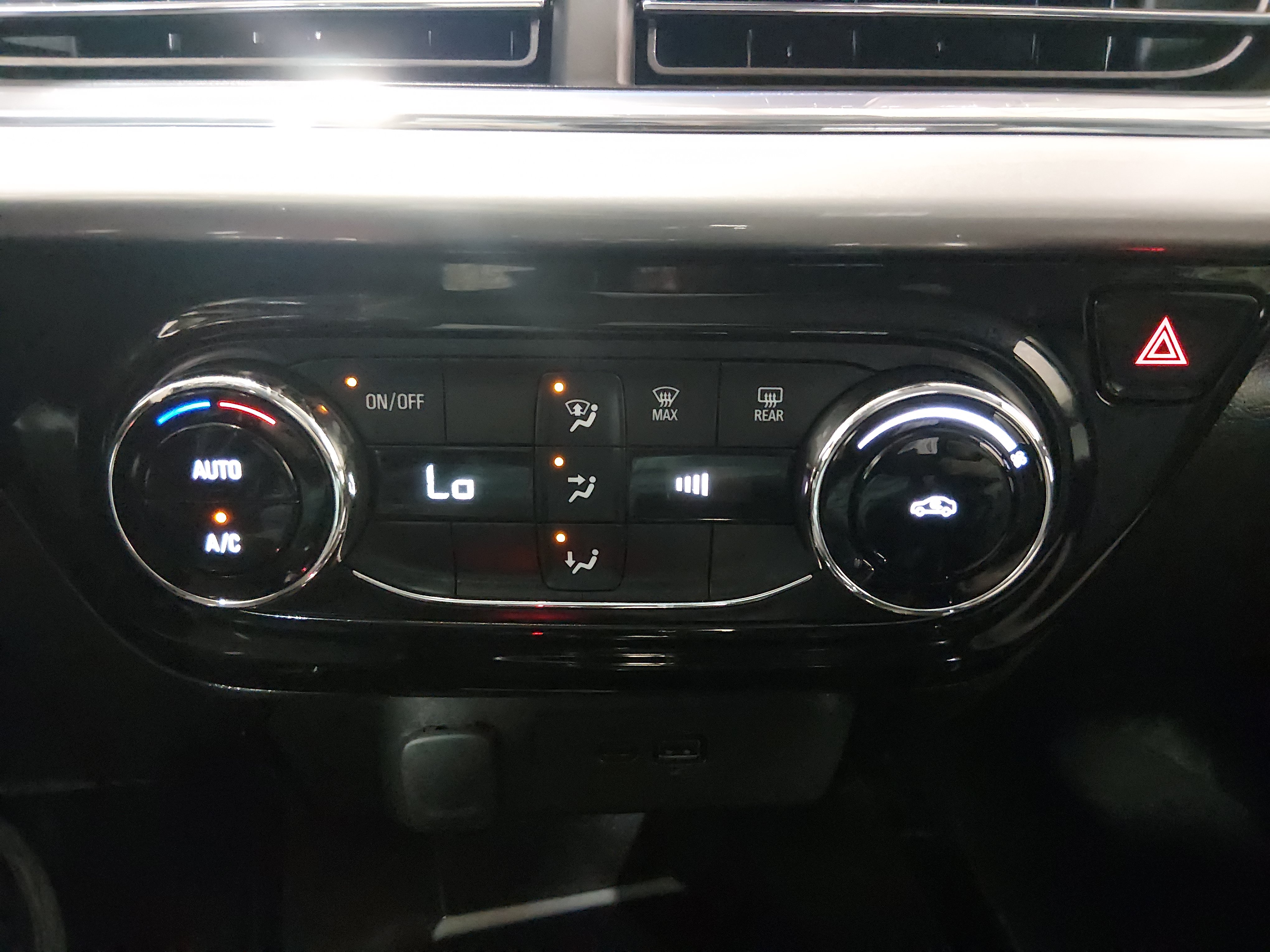2025 Chevrolet Trax LT - Photo 16