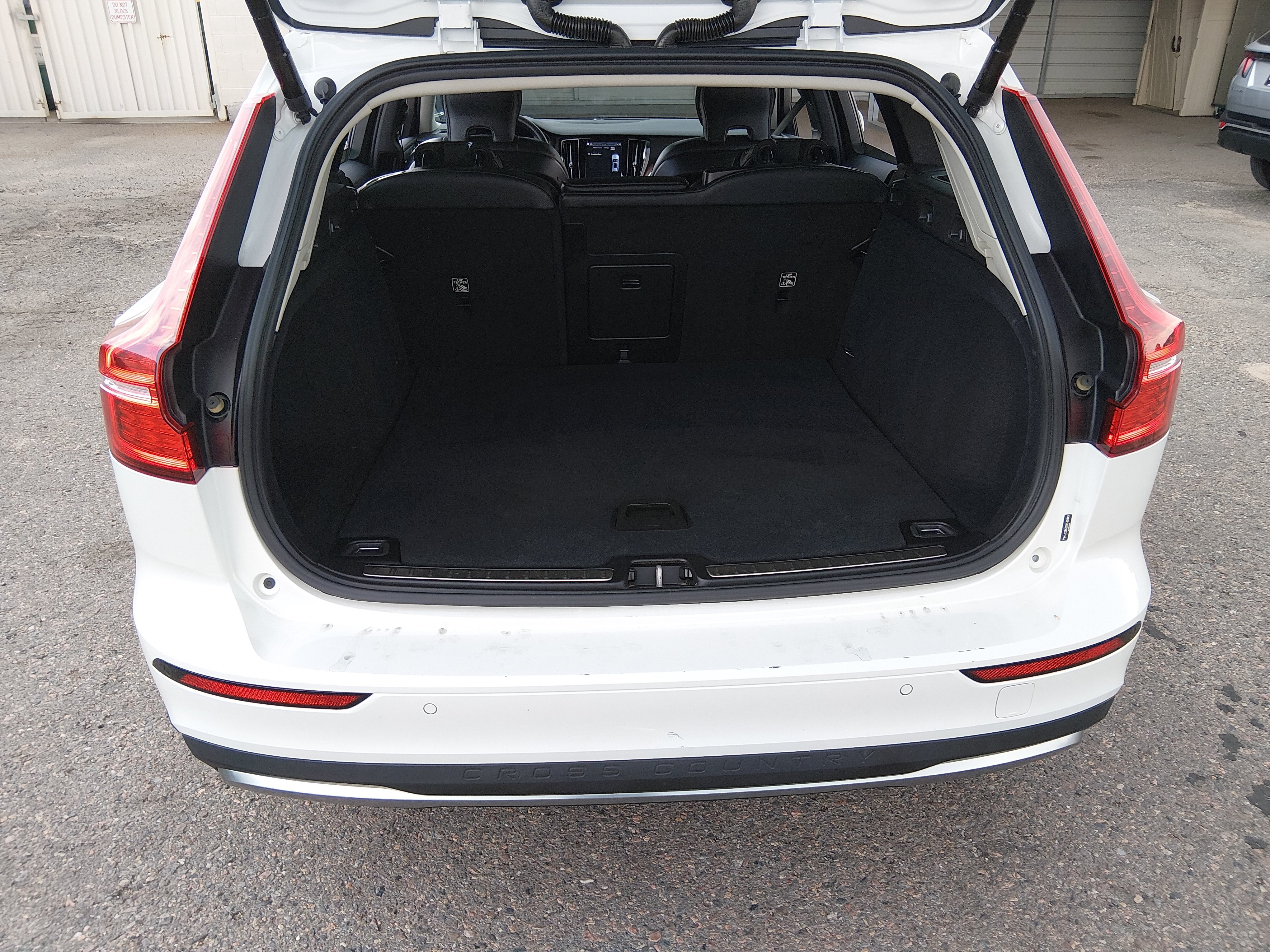 2025 Volvo V60 Cross Country Plus - Photo 11