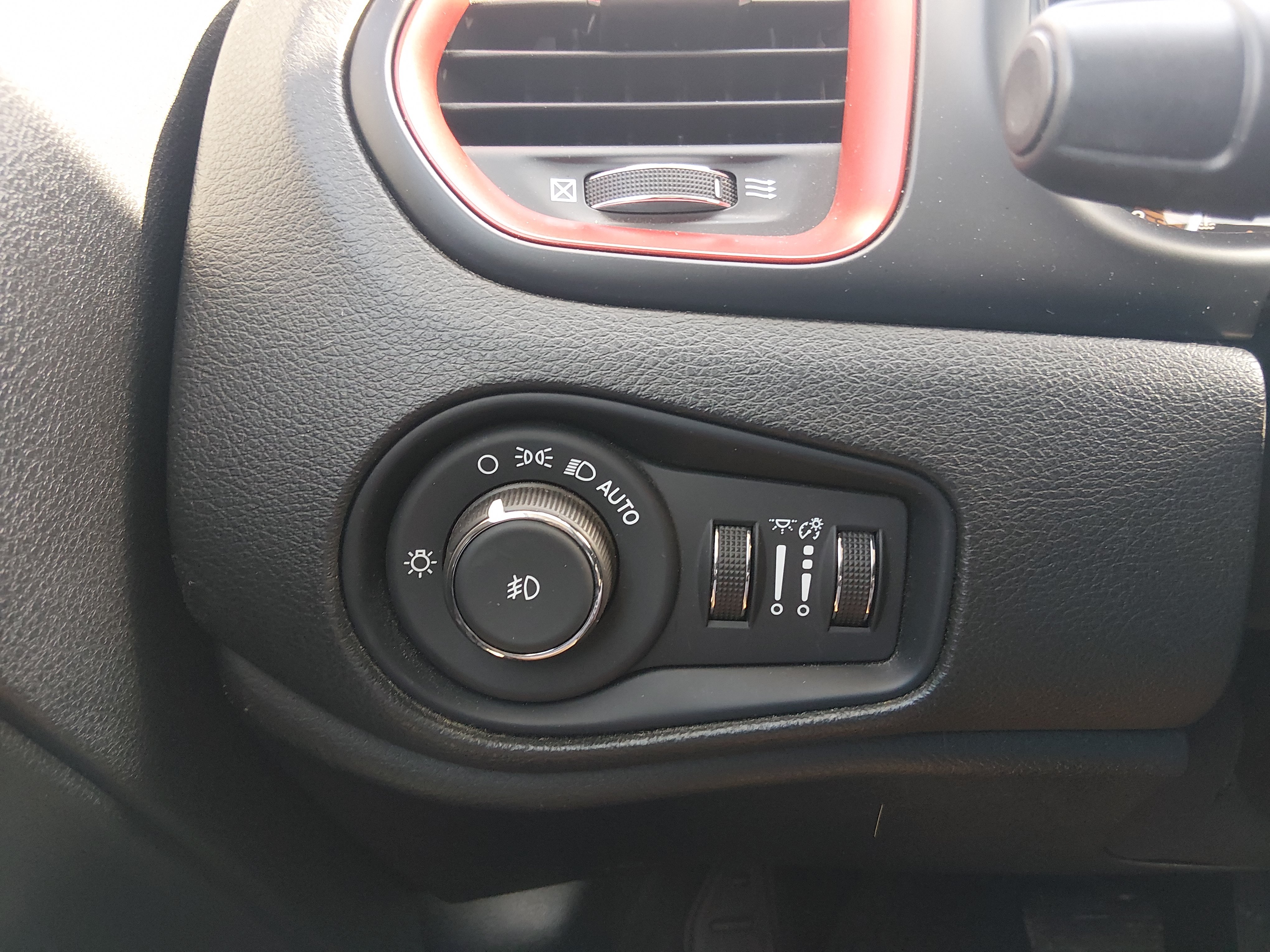 2023 Jeep Renegade Trailhawk - Photo 13