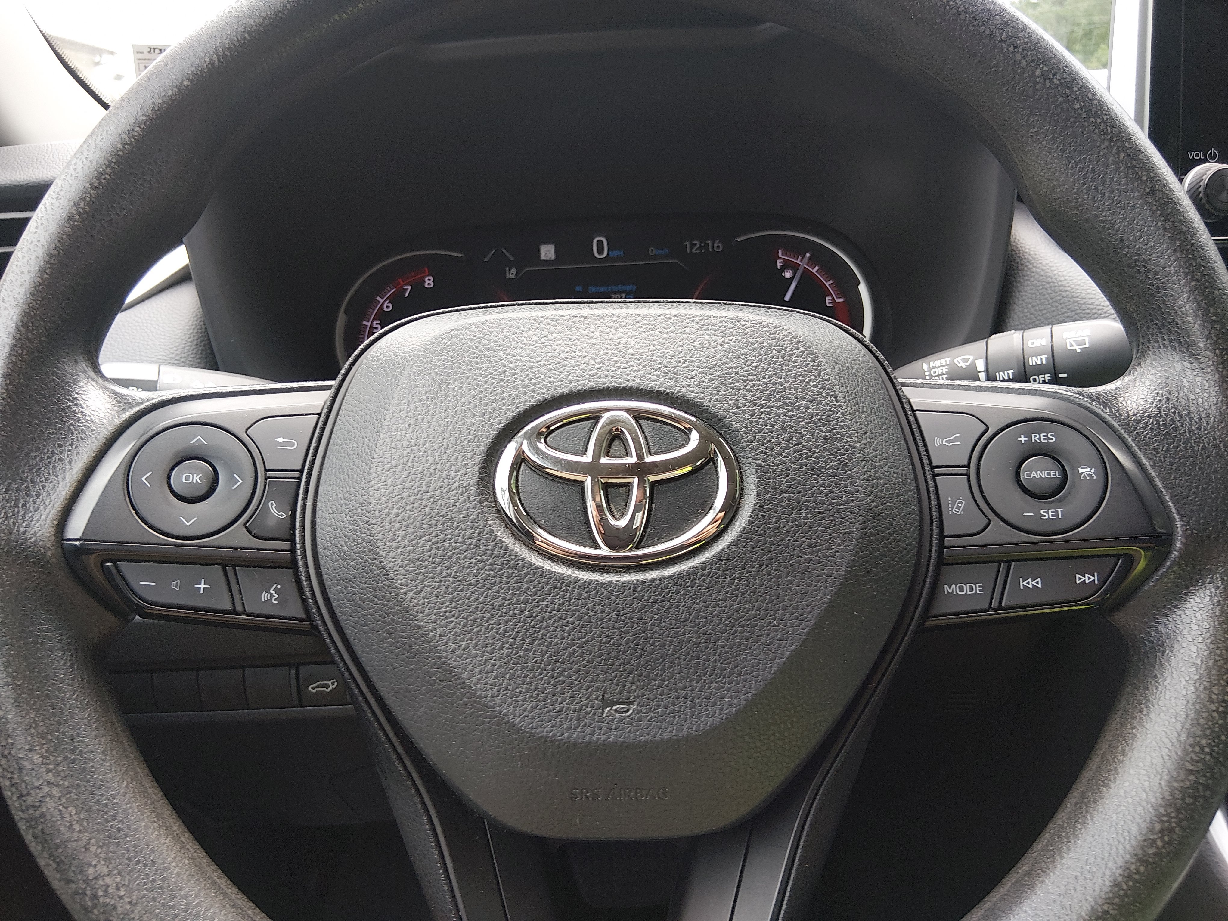 2023 Toyota RAV4 XLE - Photo 12