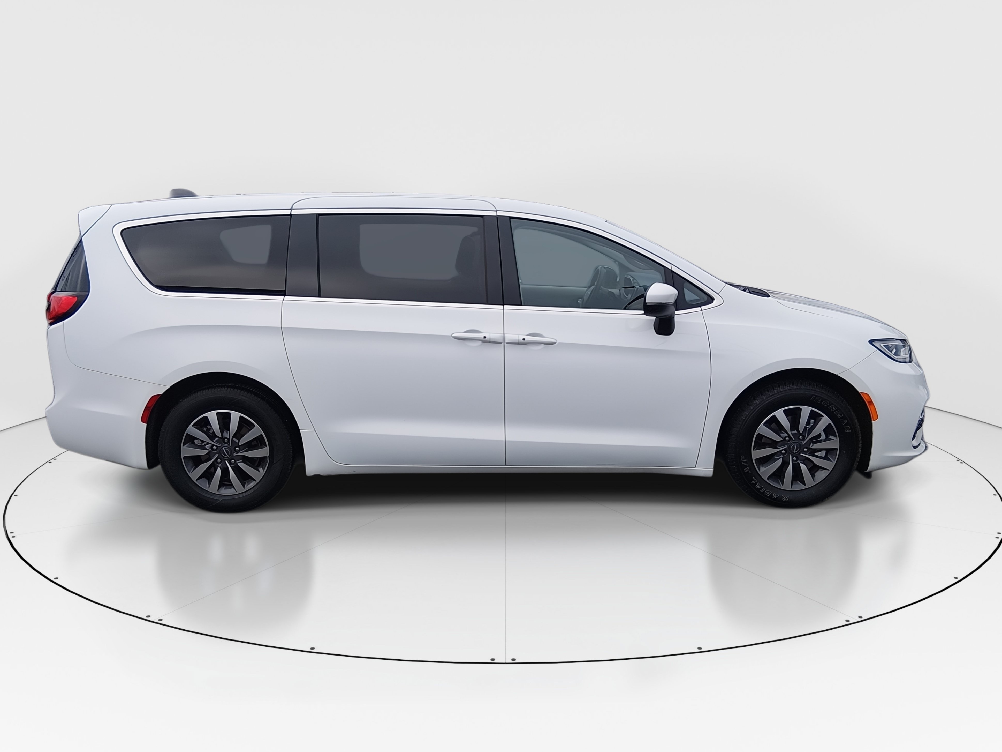 2023 Chrysler Pacifica Hybrid Touring L - Photo 8