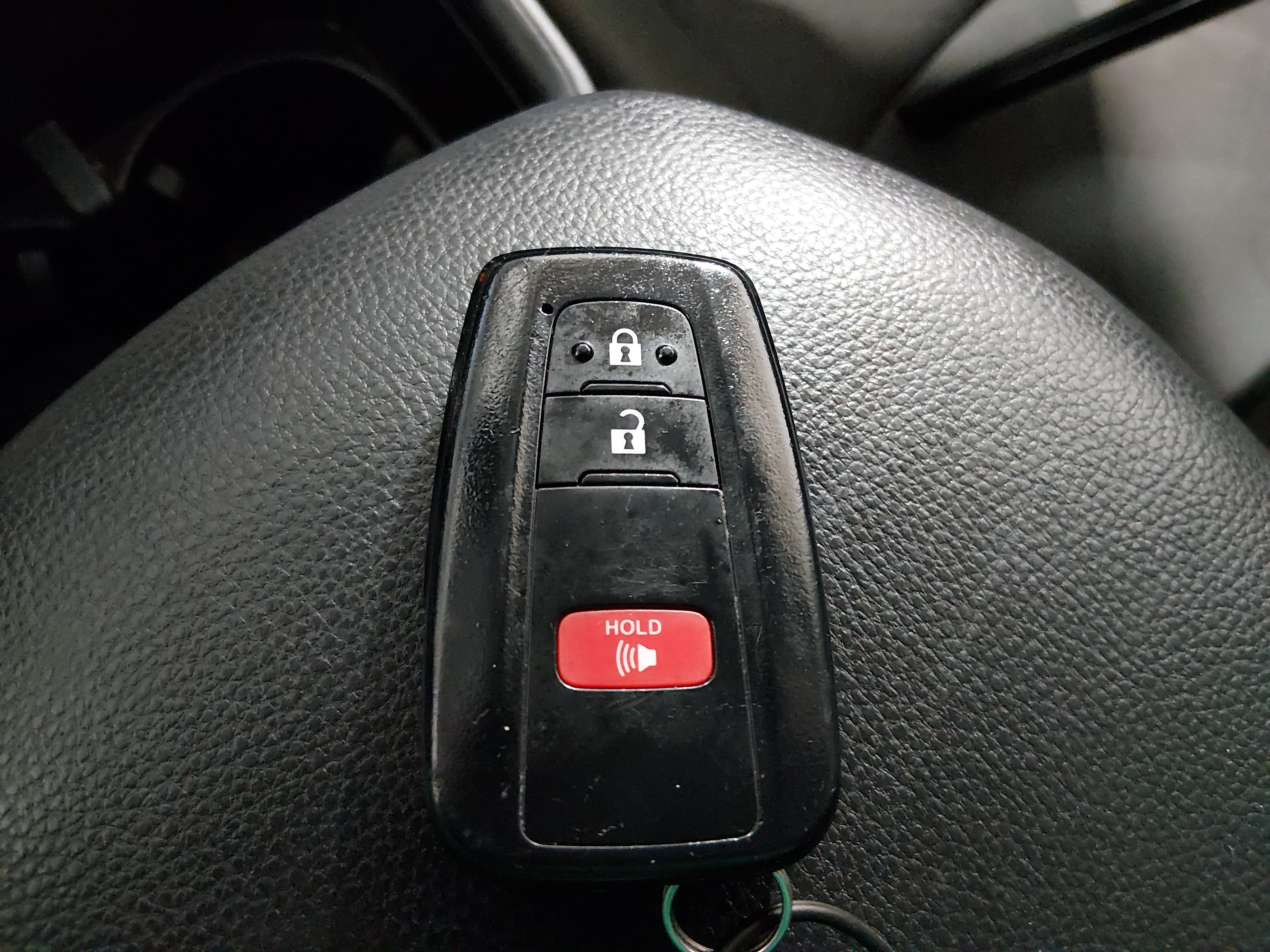 2025 Toyota RAV4 XLE - Photo 14