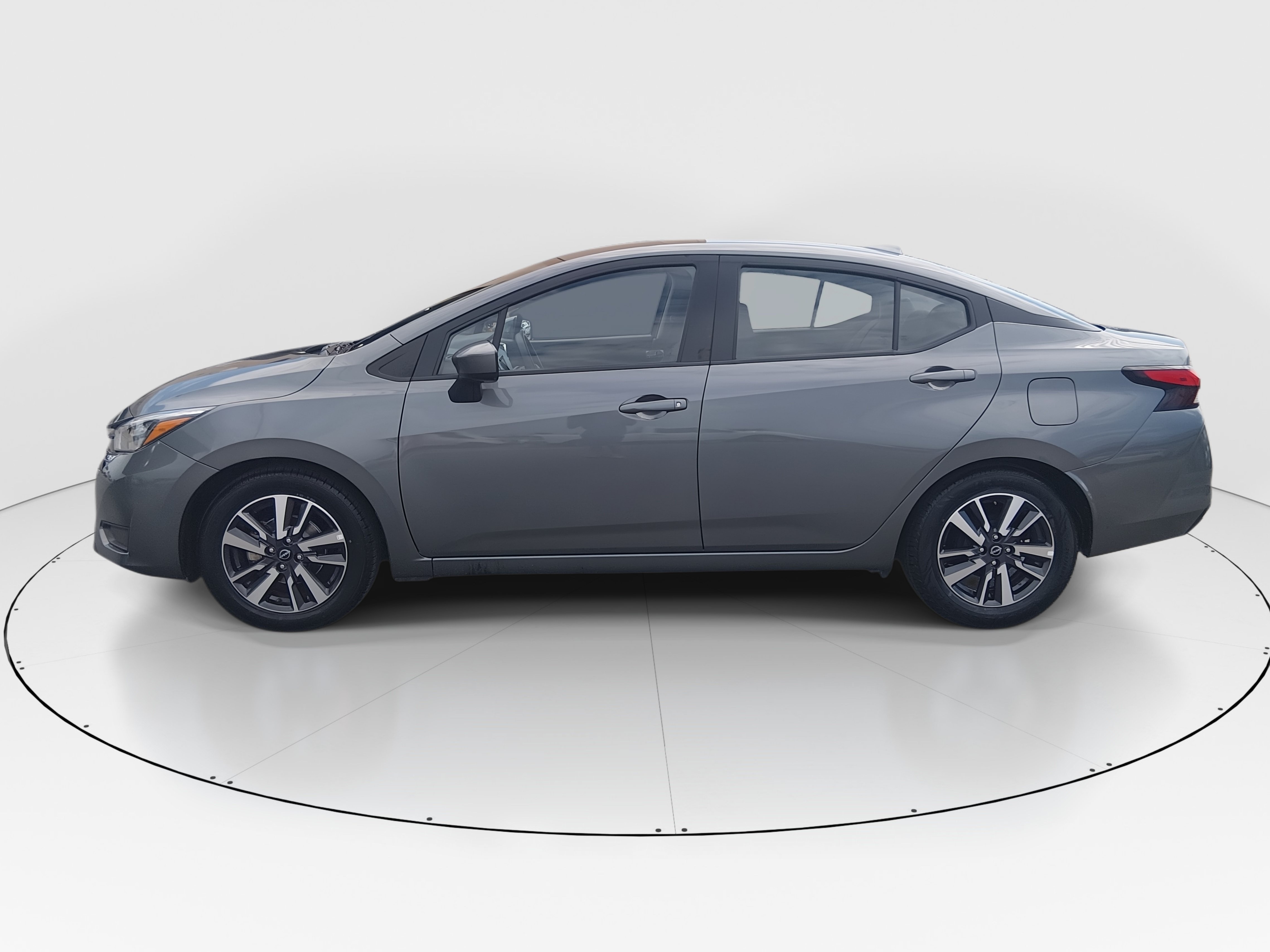 2025 Nissan Versa Sedan 4