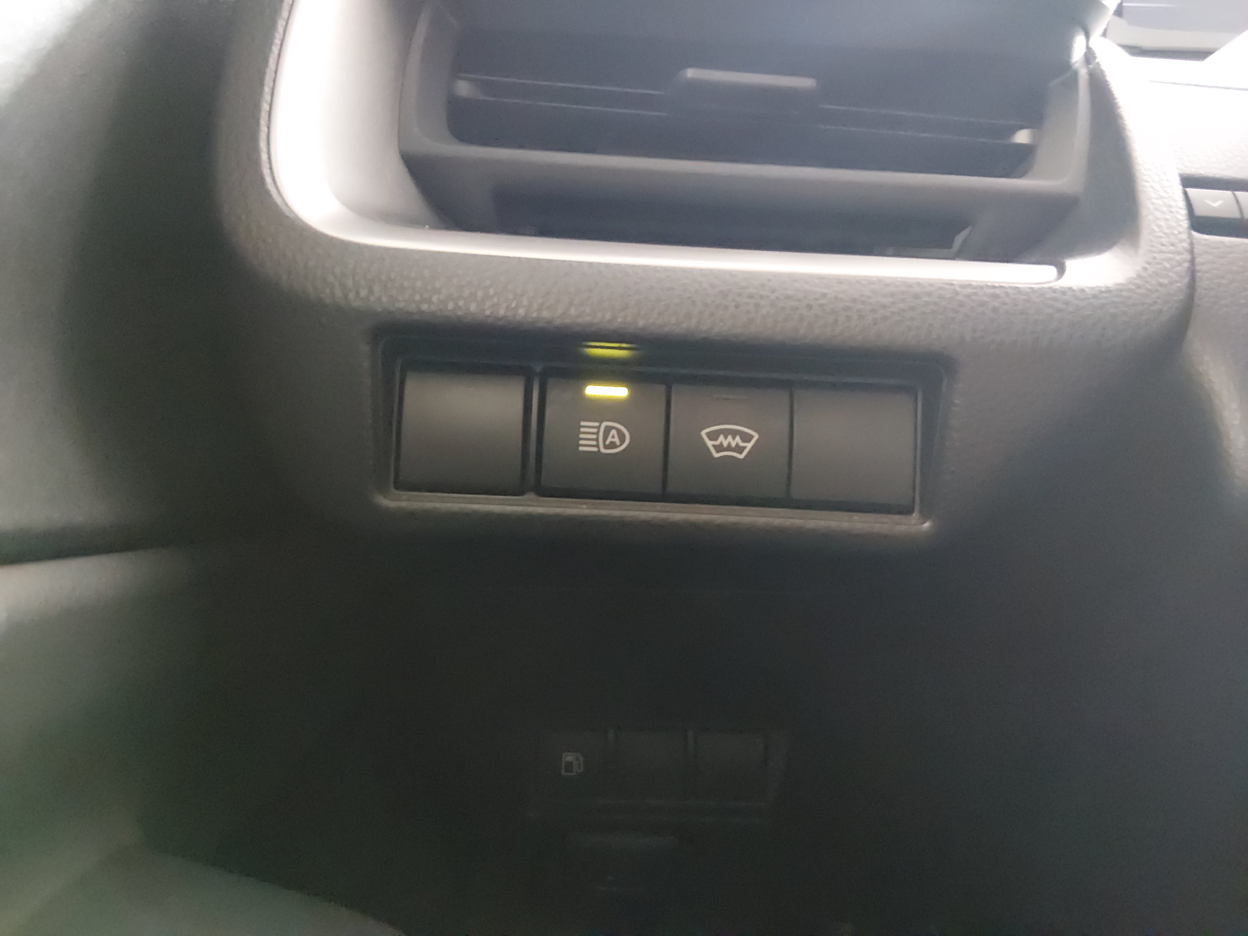 2024 Toyota Prius LE - Photo 13
