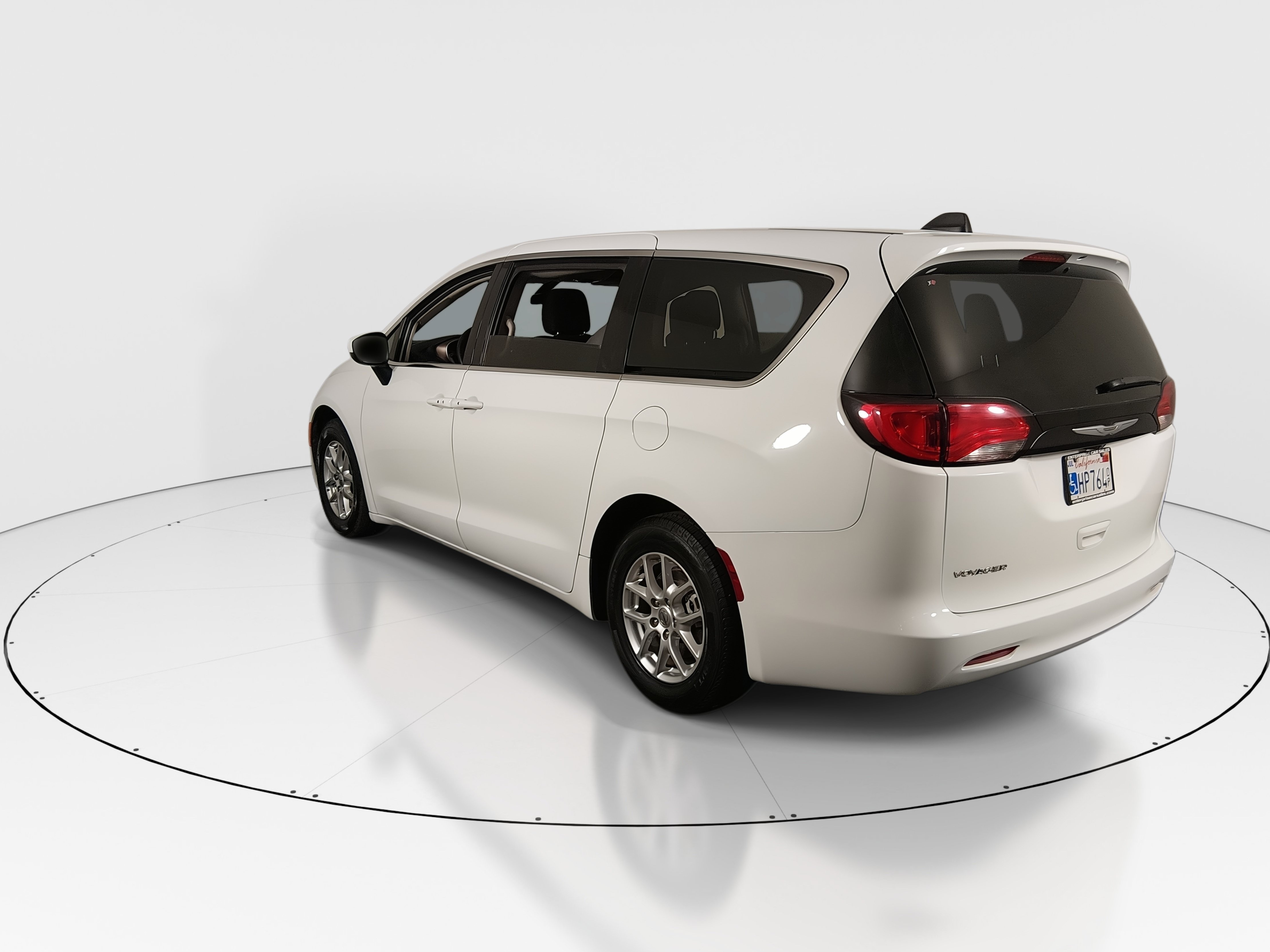 2022 Chrysler Voyager LX - Photo 5