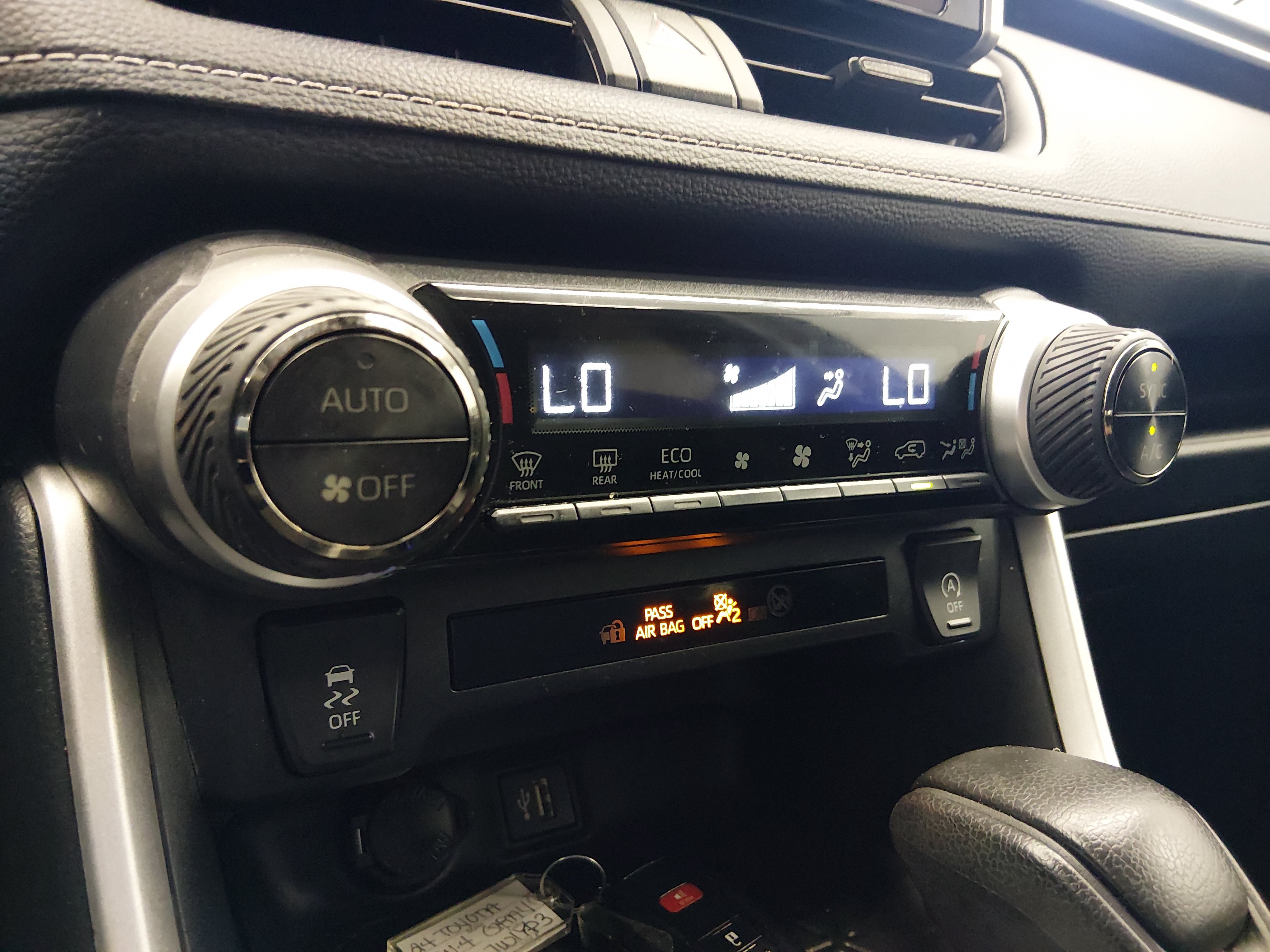 2024 Toyota RAV4 XLE - Photo 13