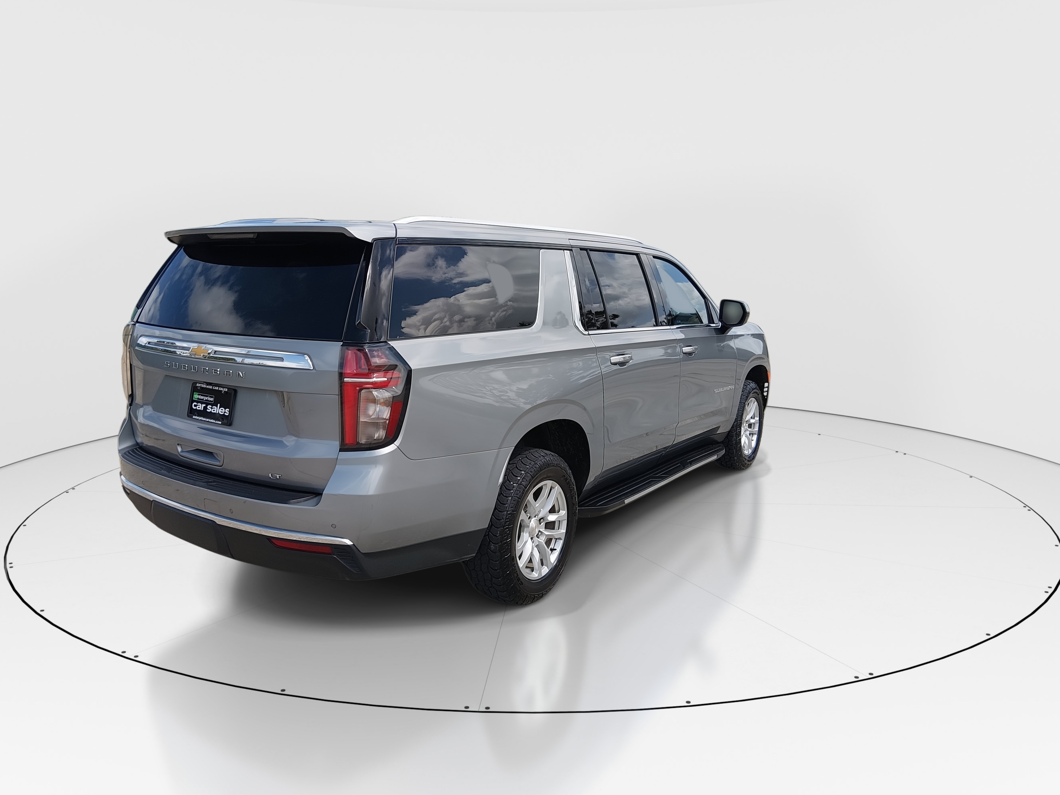 2024 Chevrolet Suburban LT - Photo 7