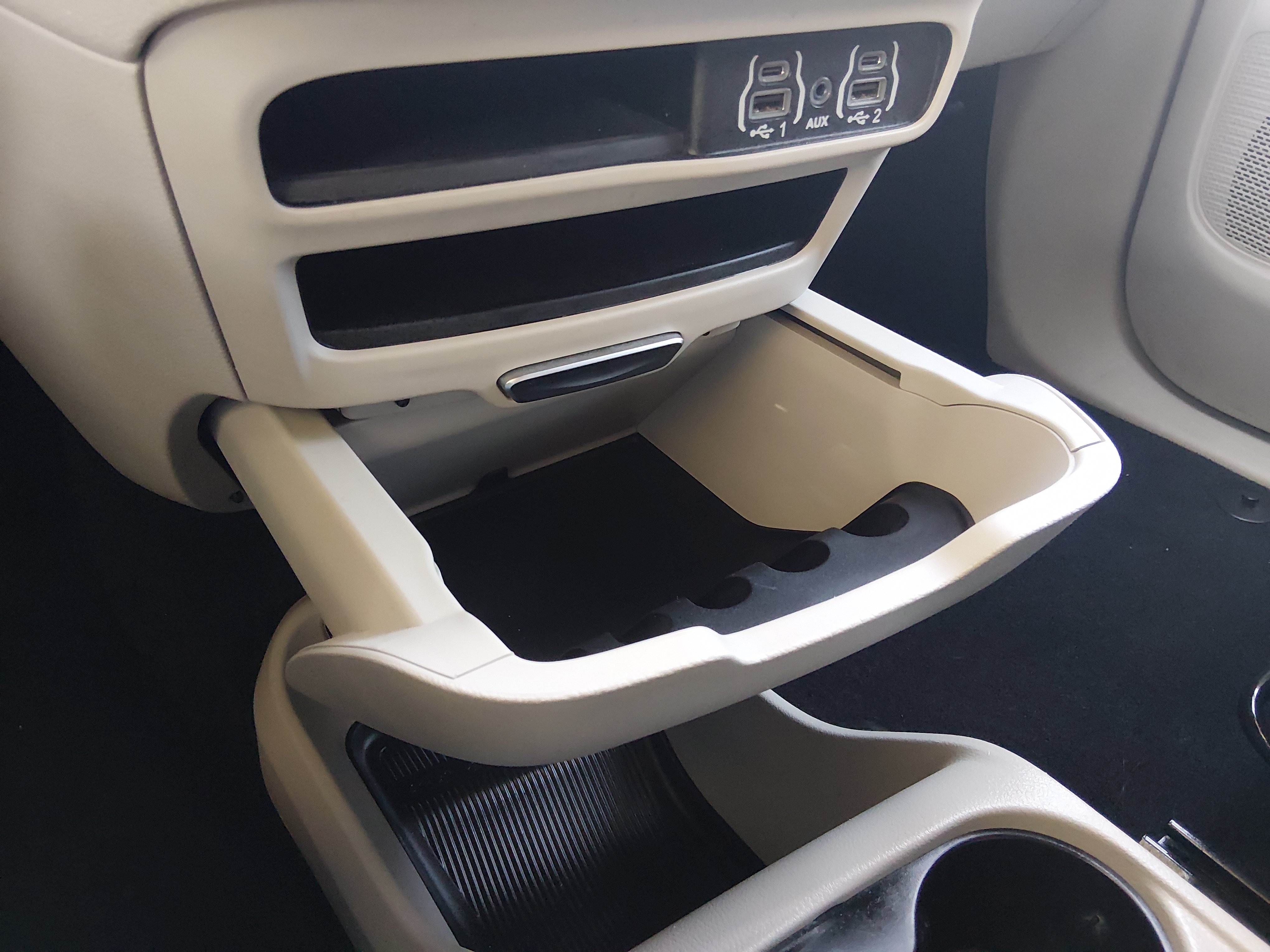 2023 Chrysler Voyager LX - Photo 19