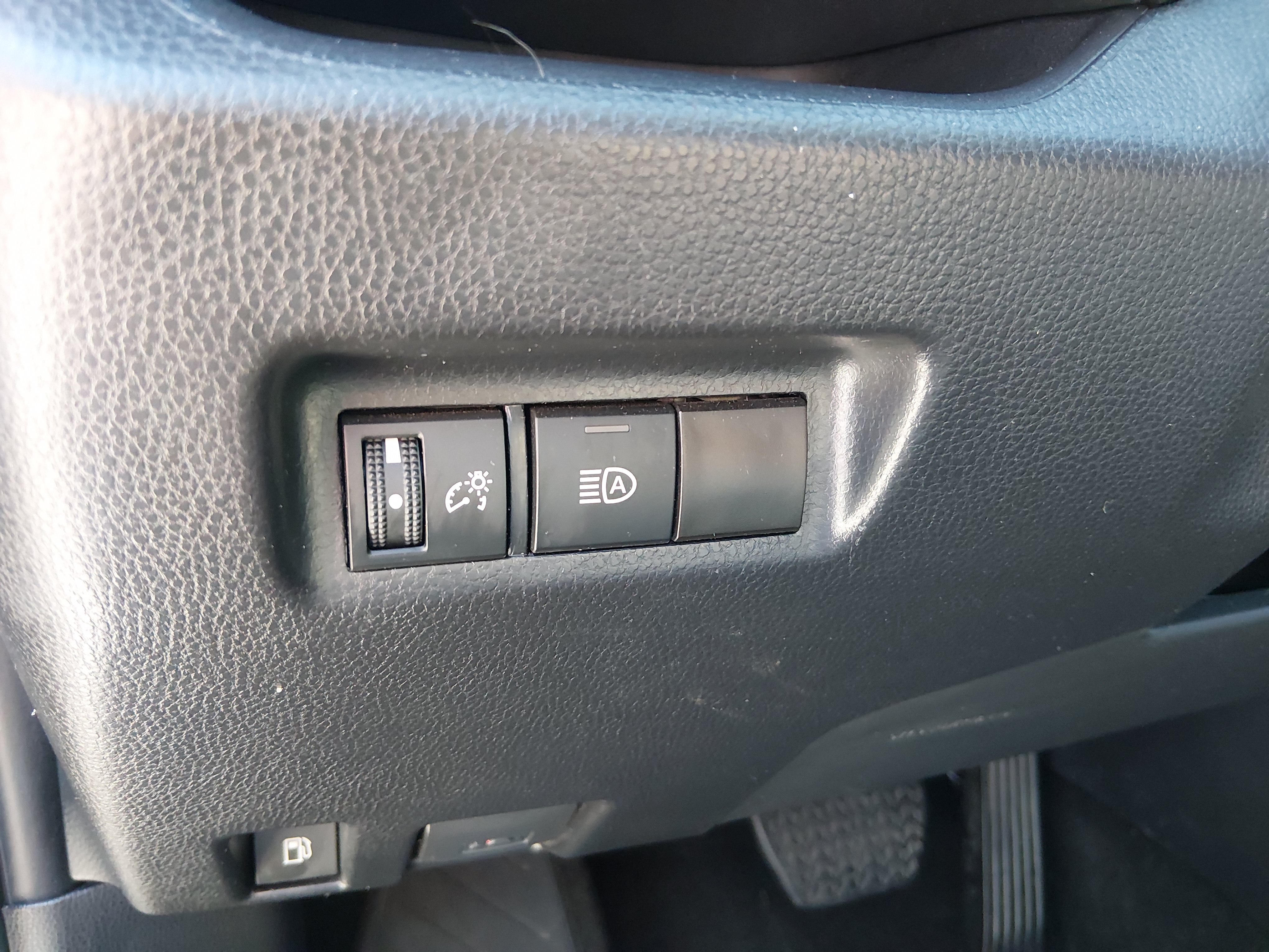 2024 Toyota RAV4 XLE - Photo 13