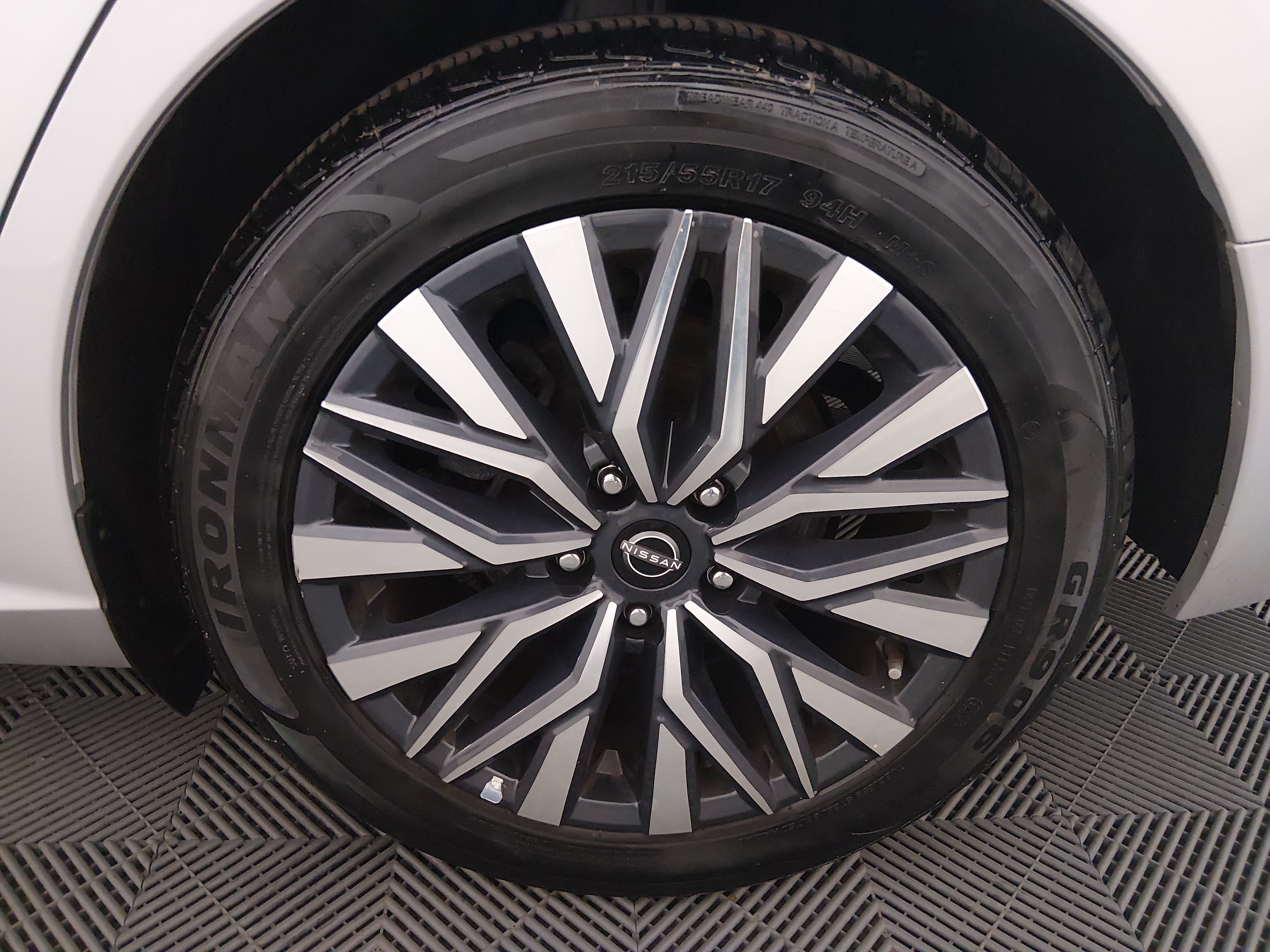 2024 Nissan Altima SV - Photo 10