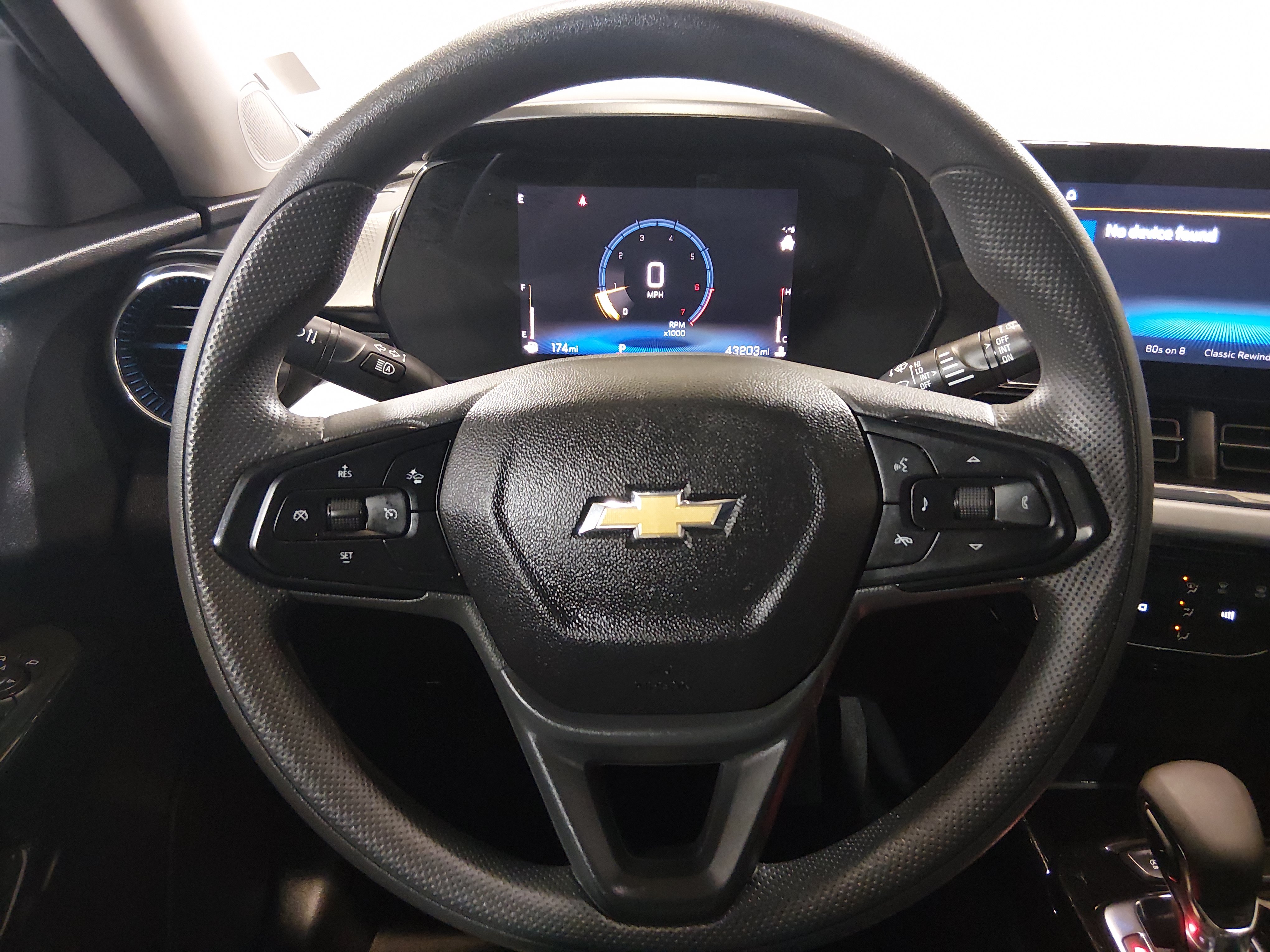 2025 Chevrolet Trax LT - Photo 12