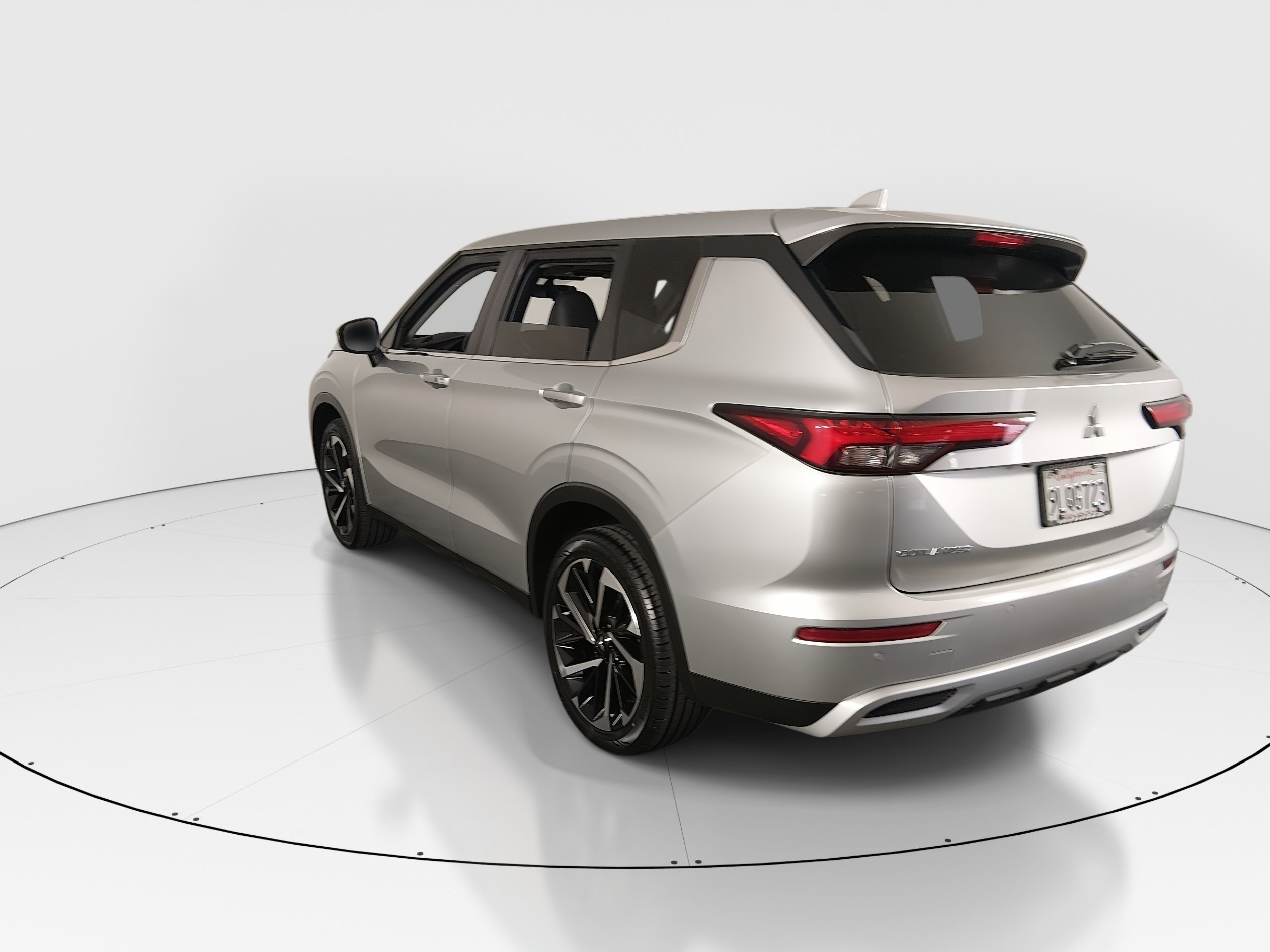 2024 Mitsubishi Outlander SE - Photo 5