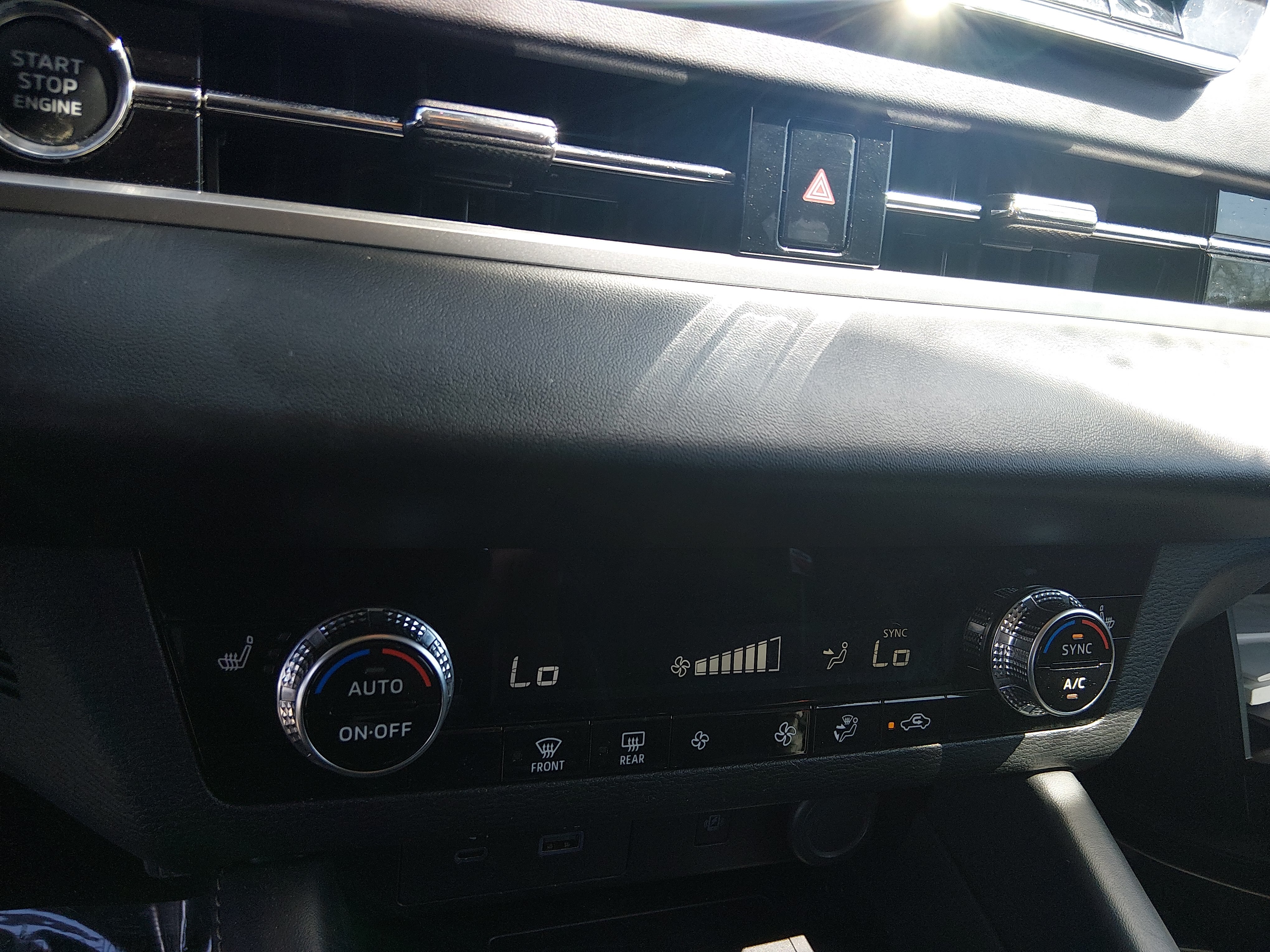 2024 Mitsubishi Outlander SE - Photo 13