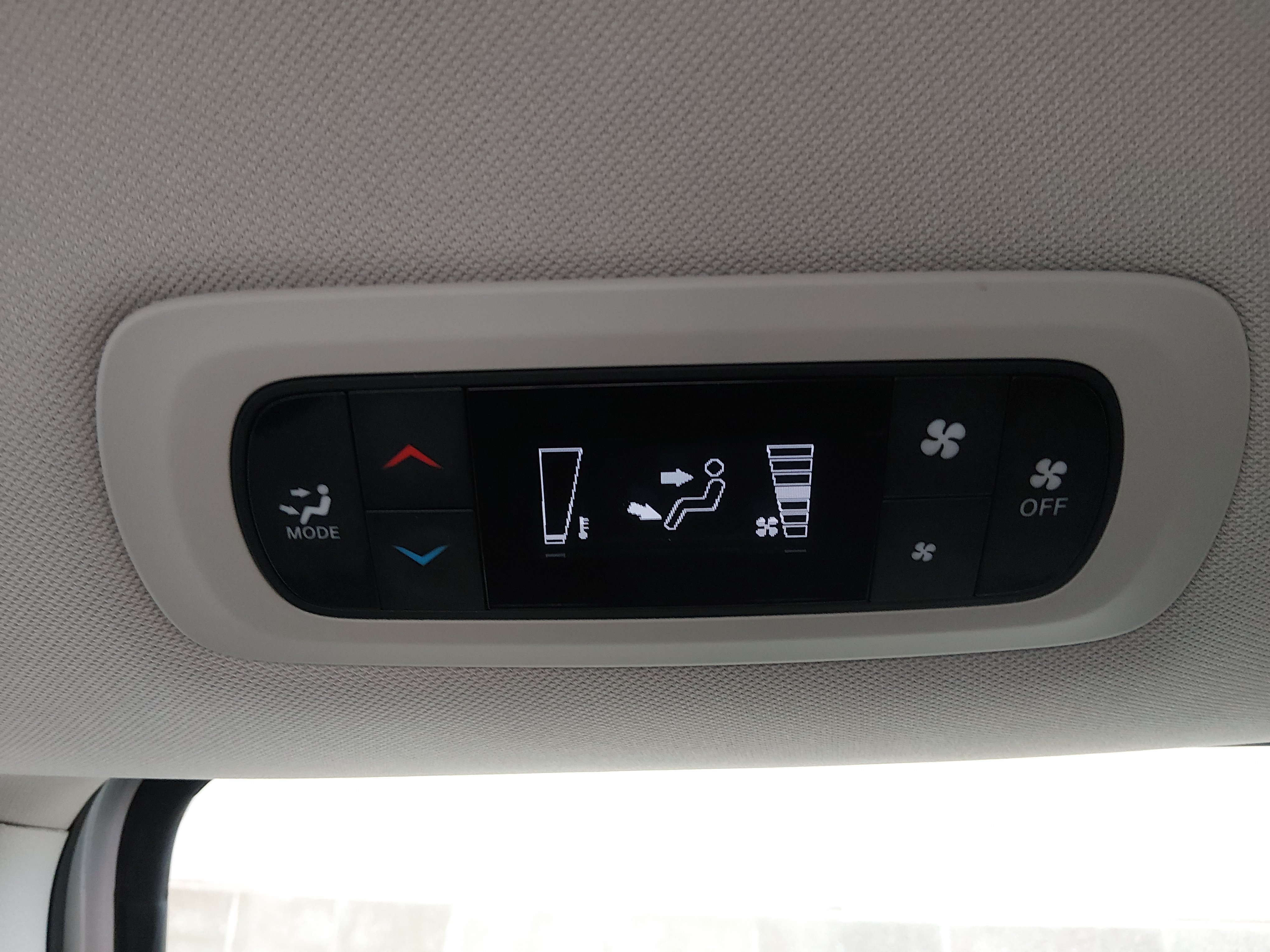 2024 Chrysler Voyager LX - Photo 29
