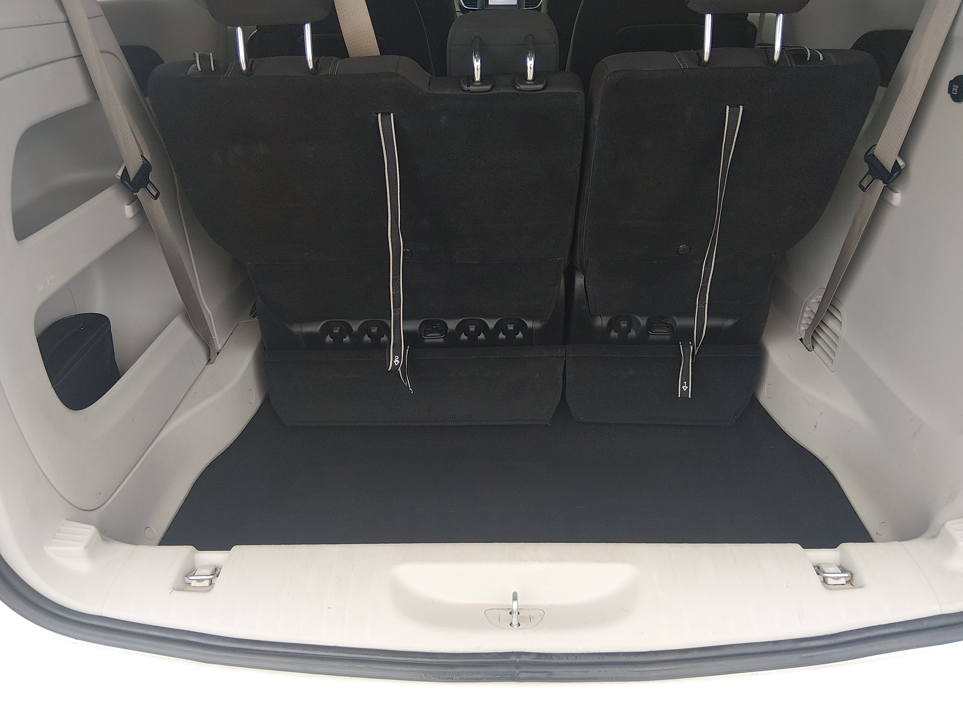 2023 Chrysler Voyager LX - Photo 11