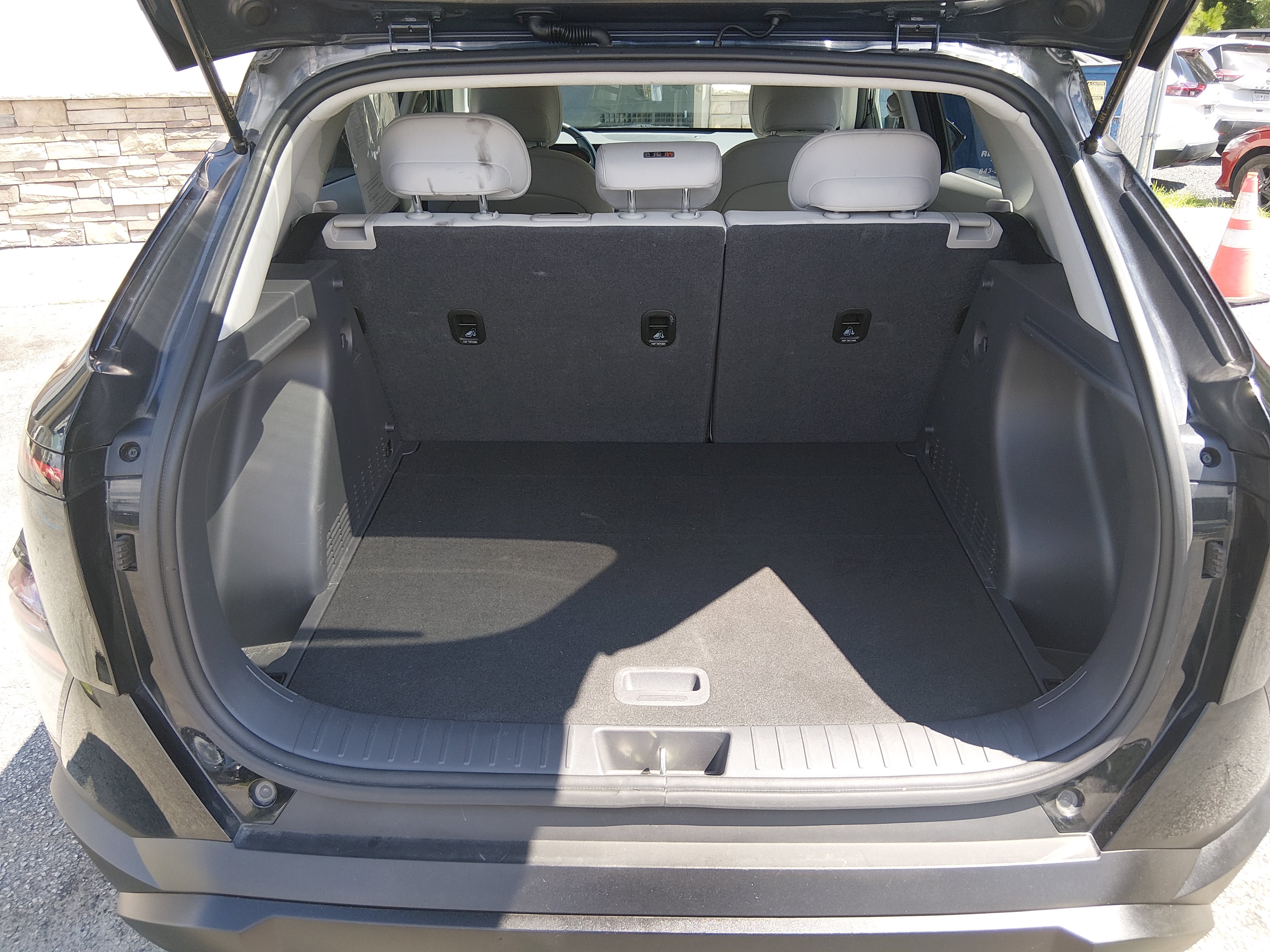 2025 Hyundai Kona SEL - Photo 11