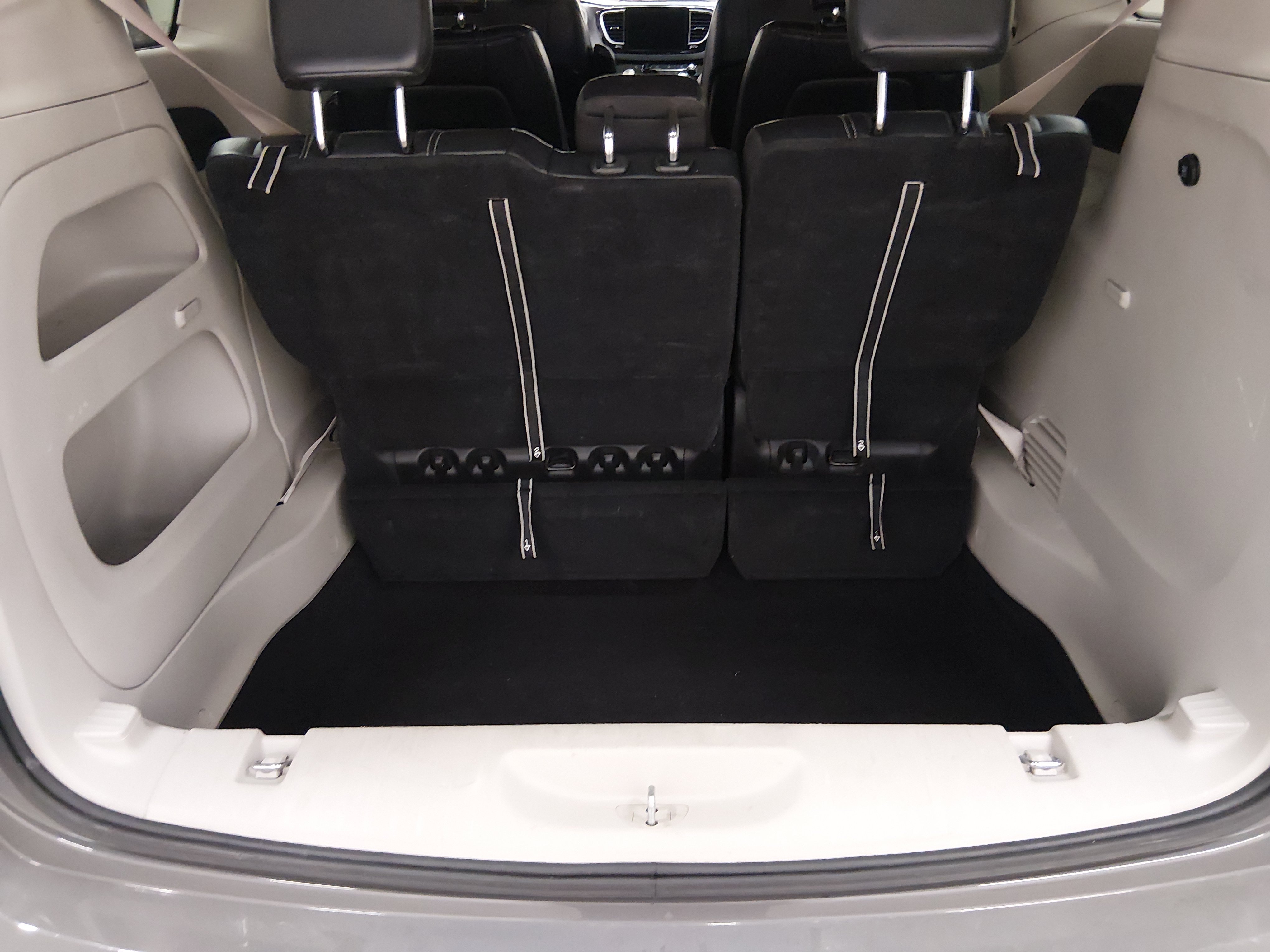 2022 Chrysler Pacifica Touring L - Photo 11