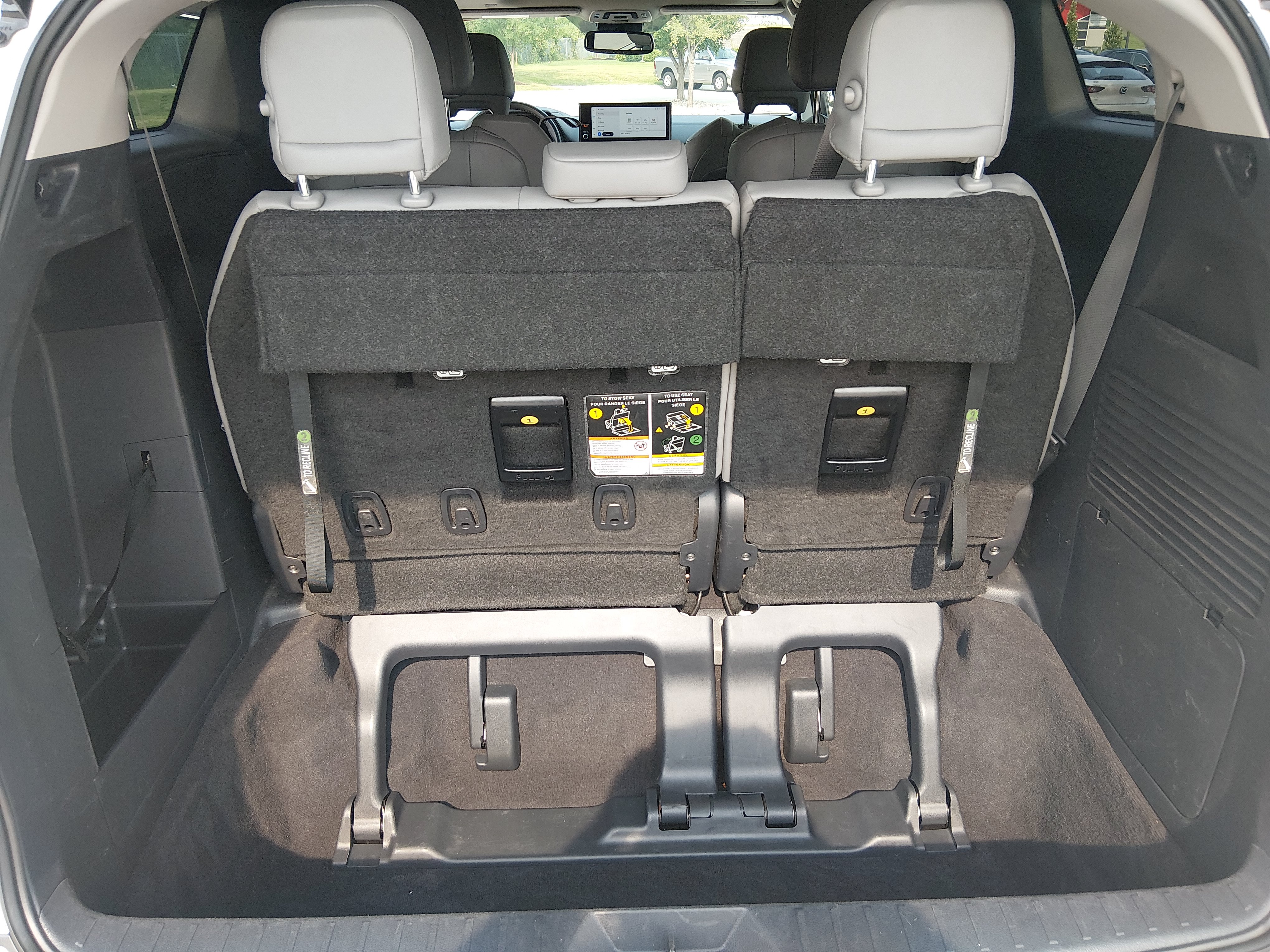 2025 Toyota Sienna XLE - Photo 11