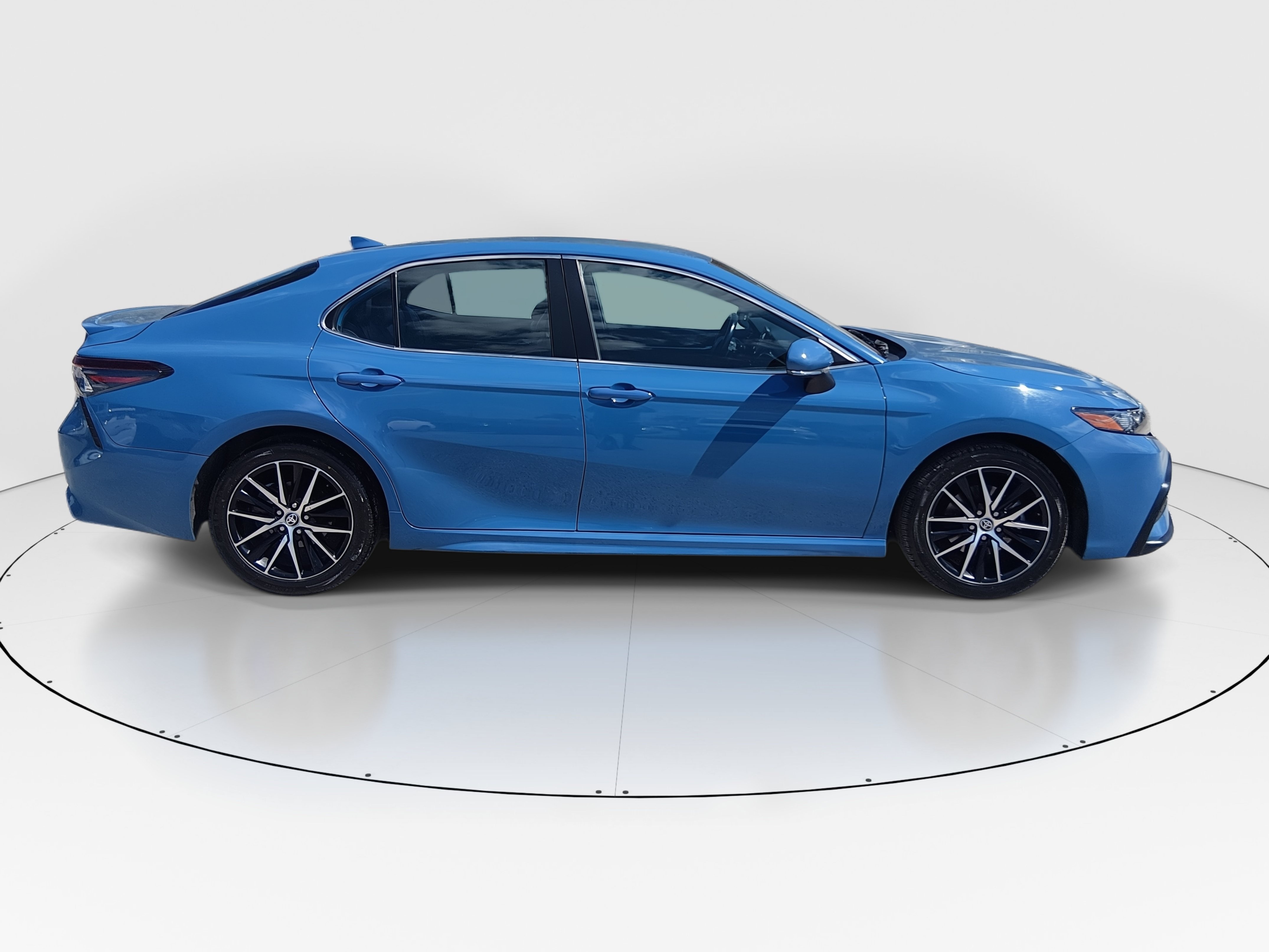 2024 Toyota Camry SE - Photo 8