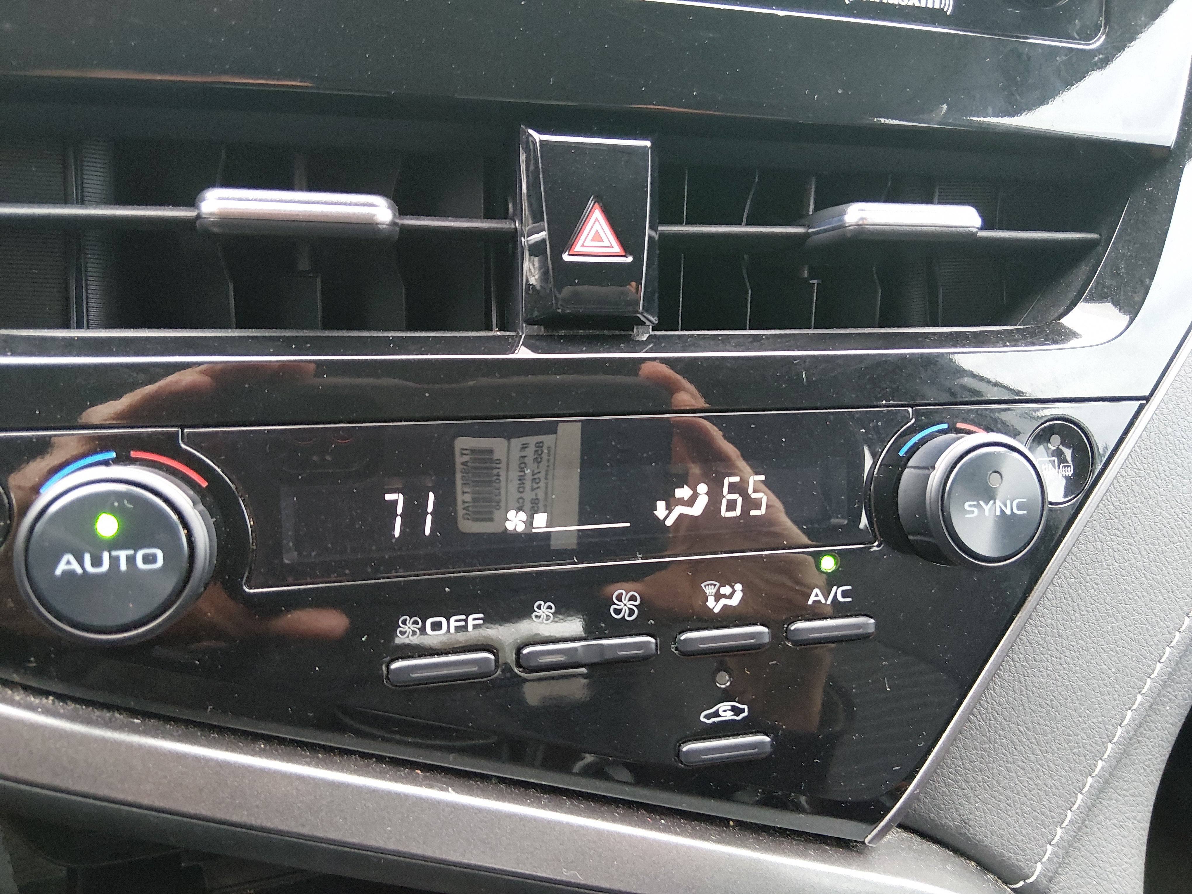 2024 Toyota Camry SE - Photo 13