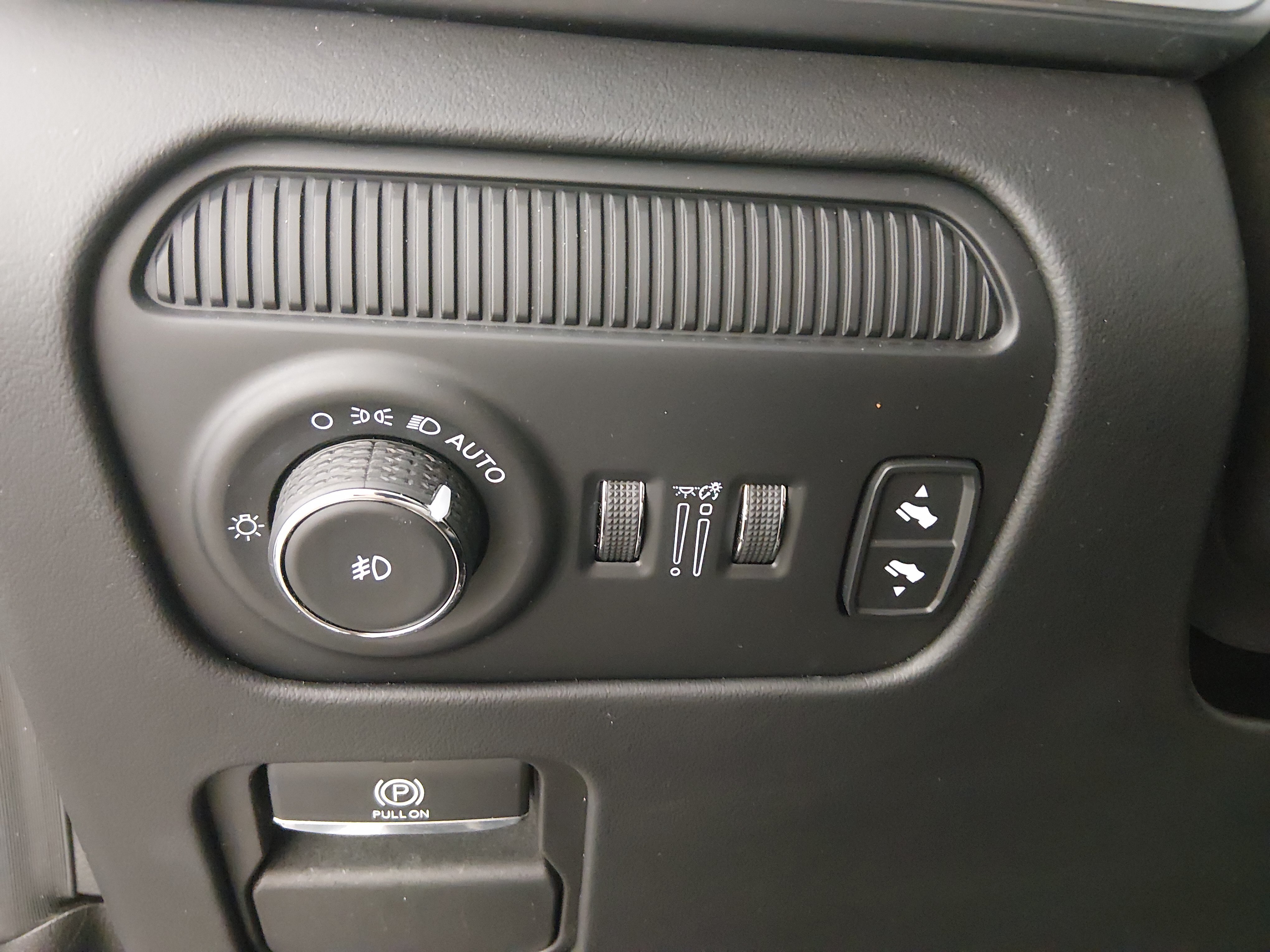 2024 Jeep Grand Wagoneer L Series III - Photo 13