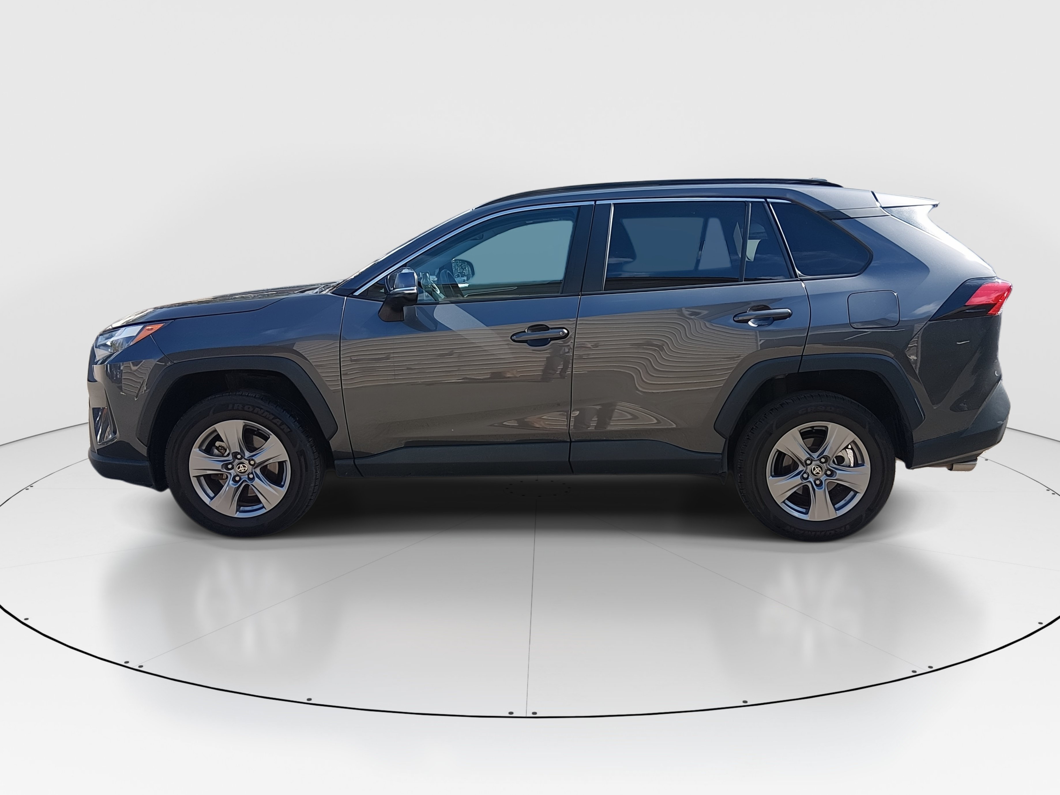 2024 Toyota RAV4 XLE - Photo 4