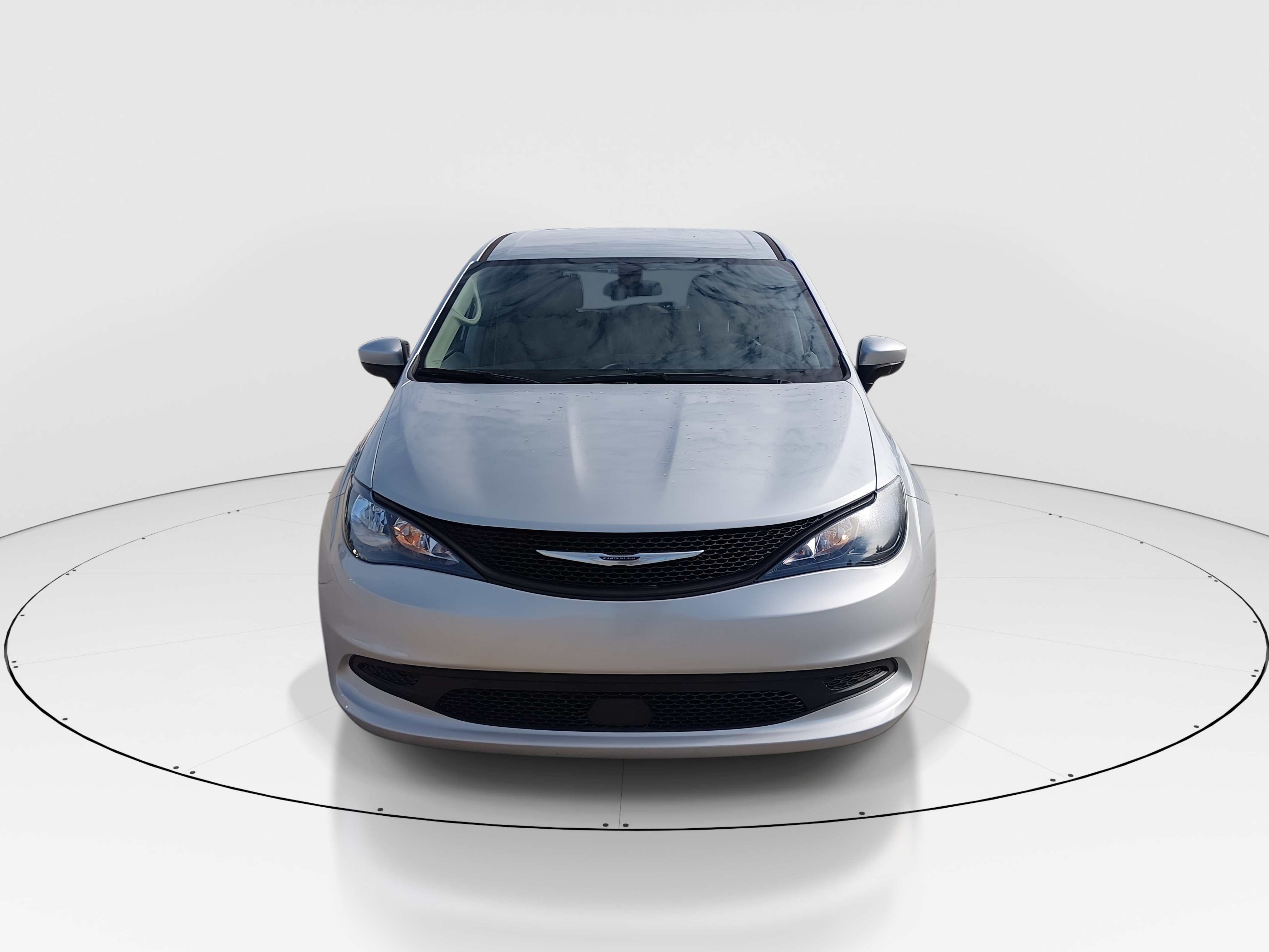 2022 Chrysler Voyager LX - Photo 2