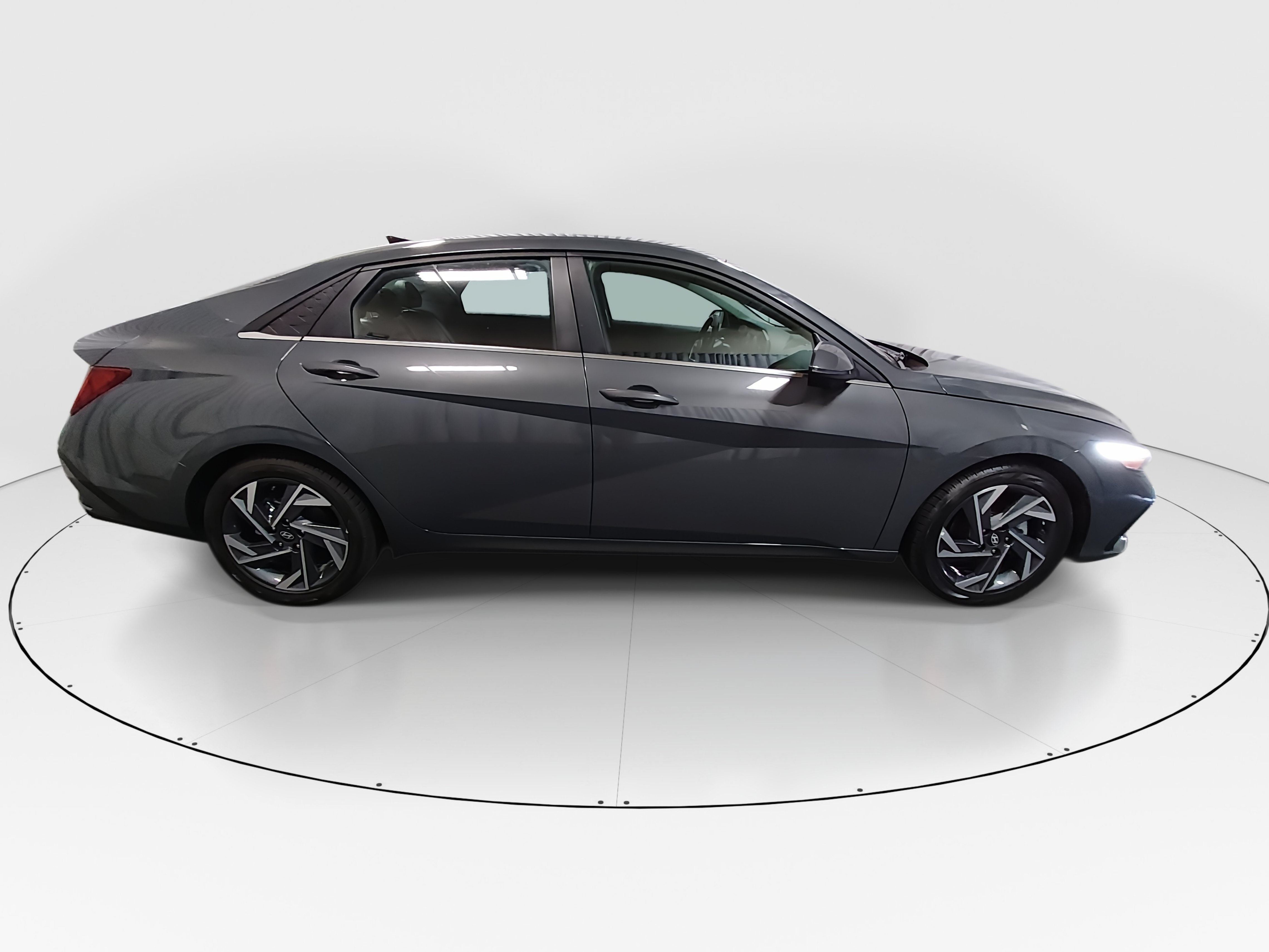 2024 Hyundai Elantra Limited - Photo 8