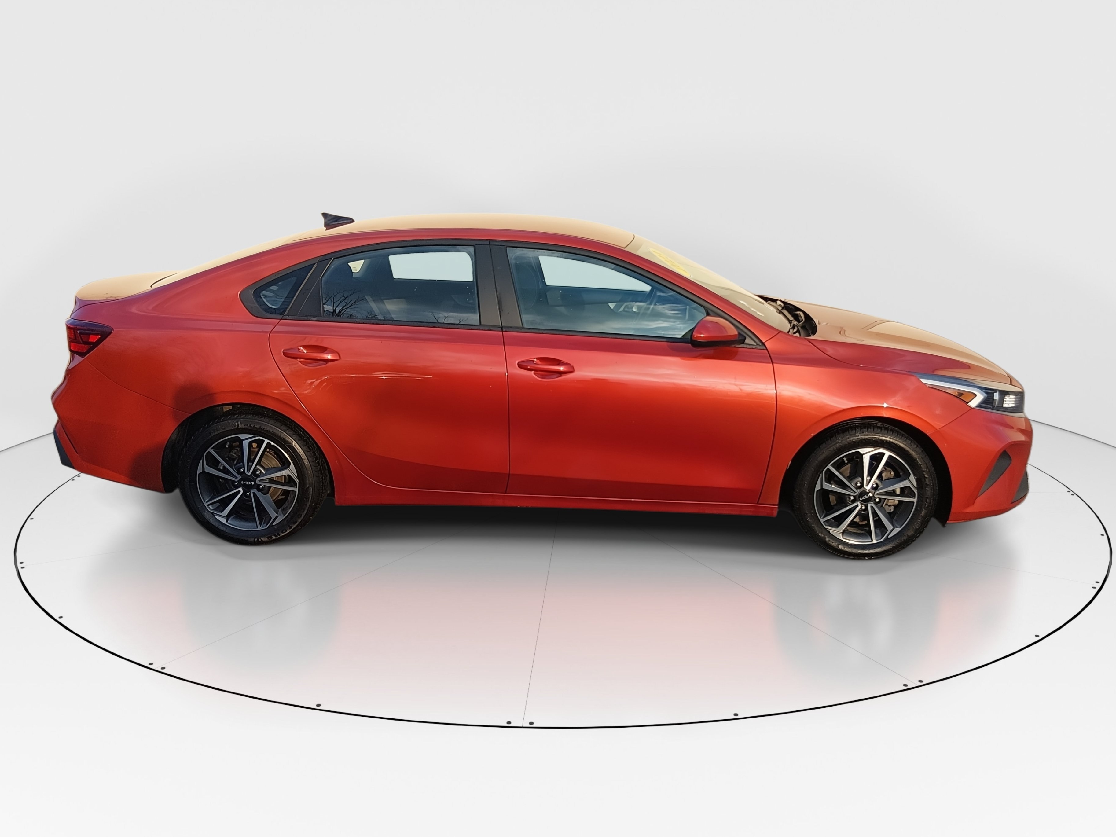 2023 Kia Forte LXS - Photo 8