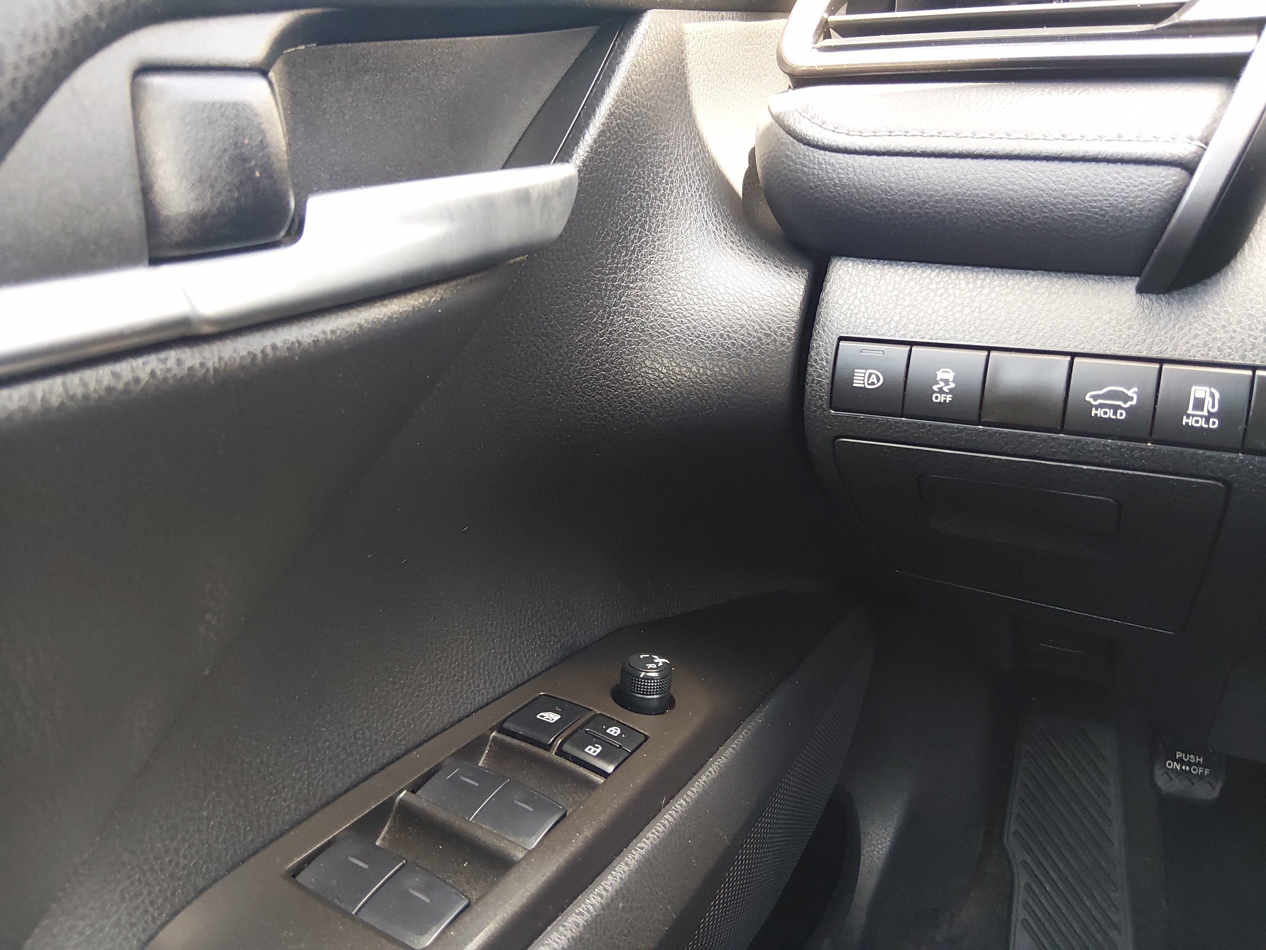 2024 Toyota Camry SE - Photo 13