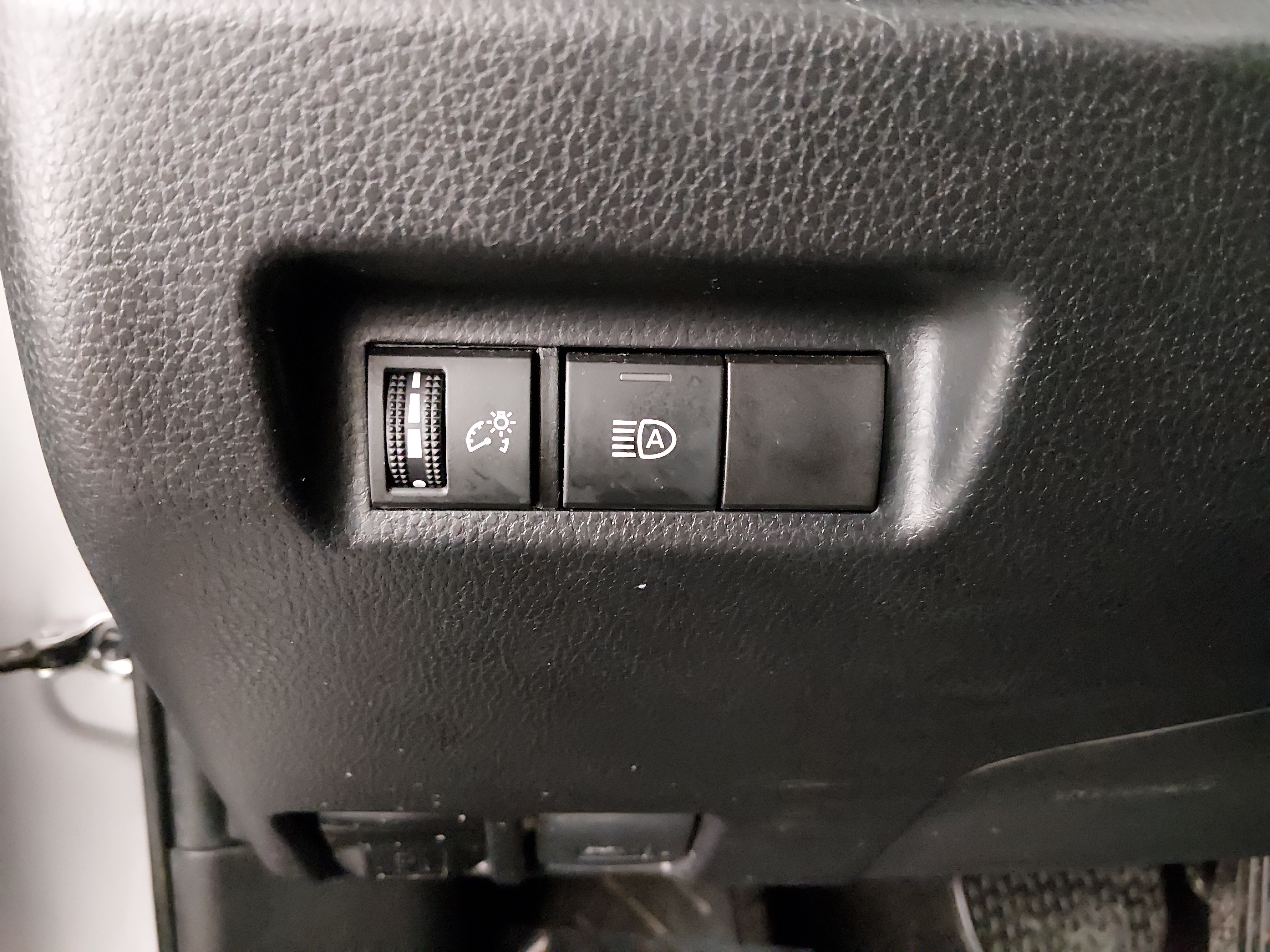 2024 Toyota RAV4 XLE - Photo 13